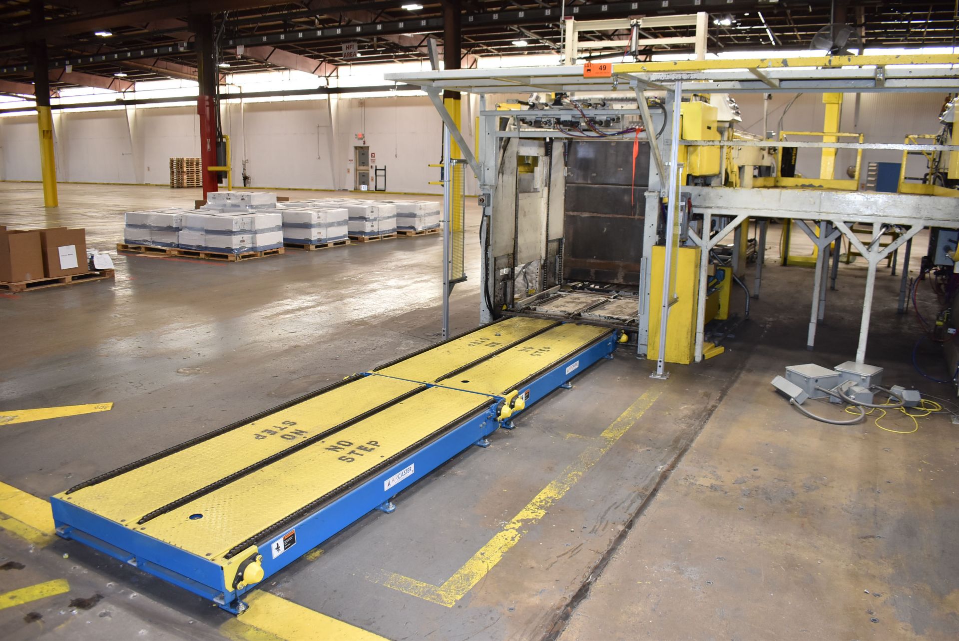 GOULDCO PALLITIZING SYSTEM WITH 48"X204" CAN LOADING BELT CONVEYOR, 48"X56" PNEUMATIC CAN SWEEP,