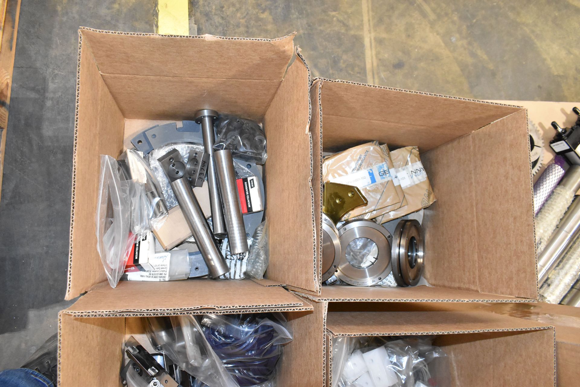 LOT/ CONTENTS OF PALLET SPARE PARTS - Image 5 of 5