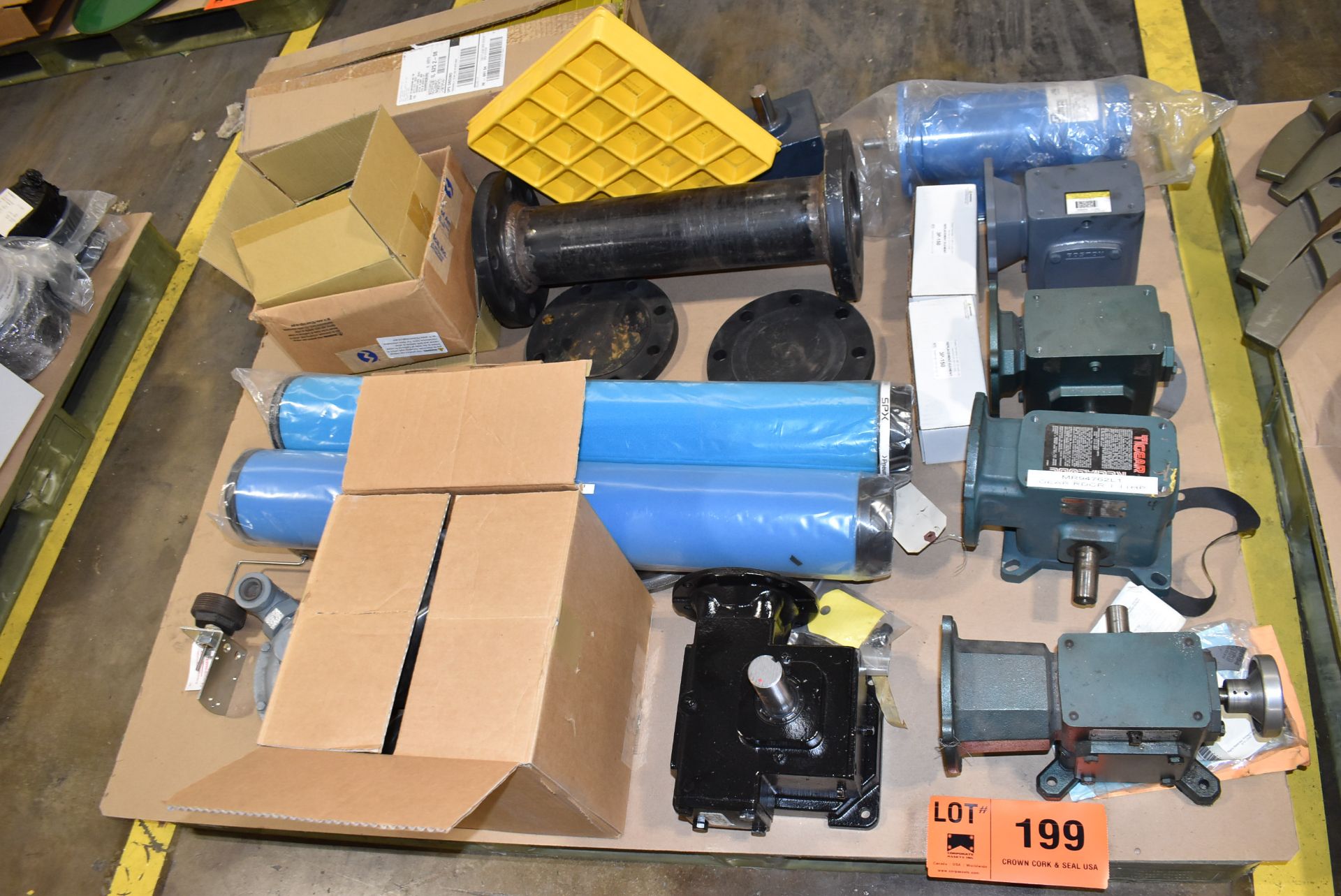 LOT/ CONTENTS OF PALLET GEAR BOXES AND PARTS