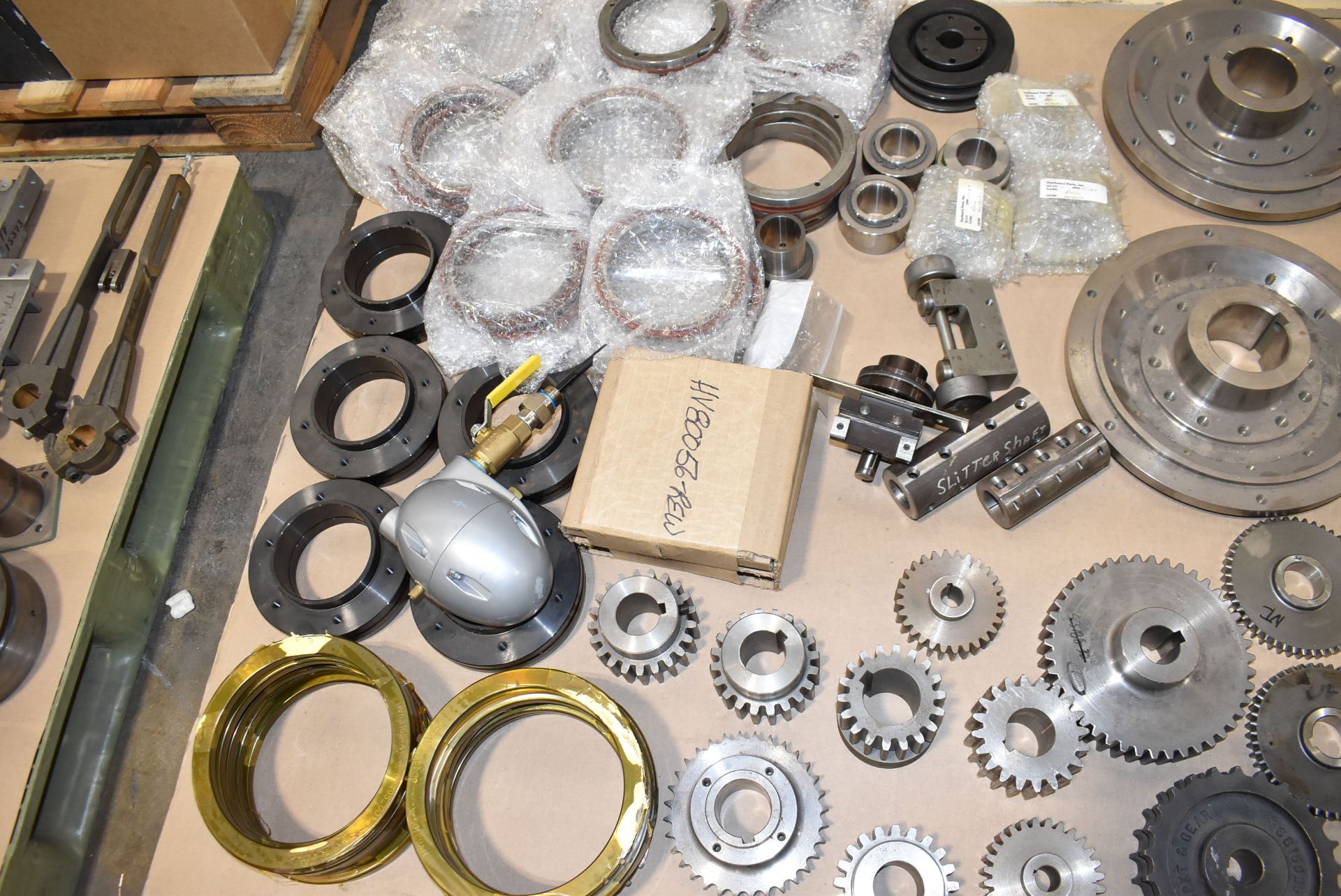 LOT/ CONTENTS OF PALLET SPROCKETS, GEARS AND PULLEYS - Image 3 of 3