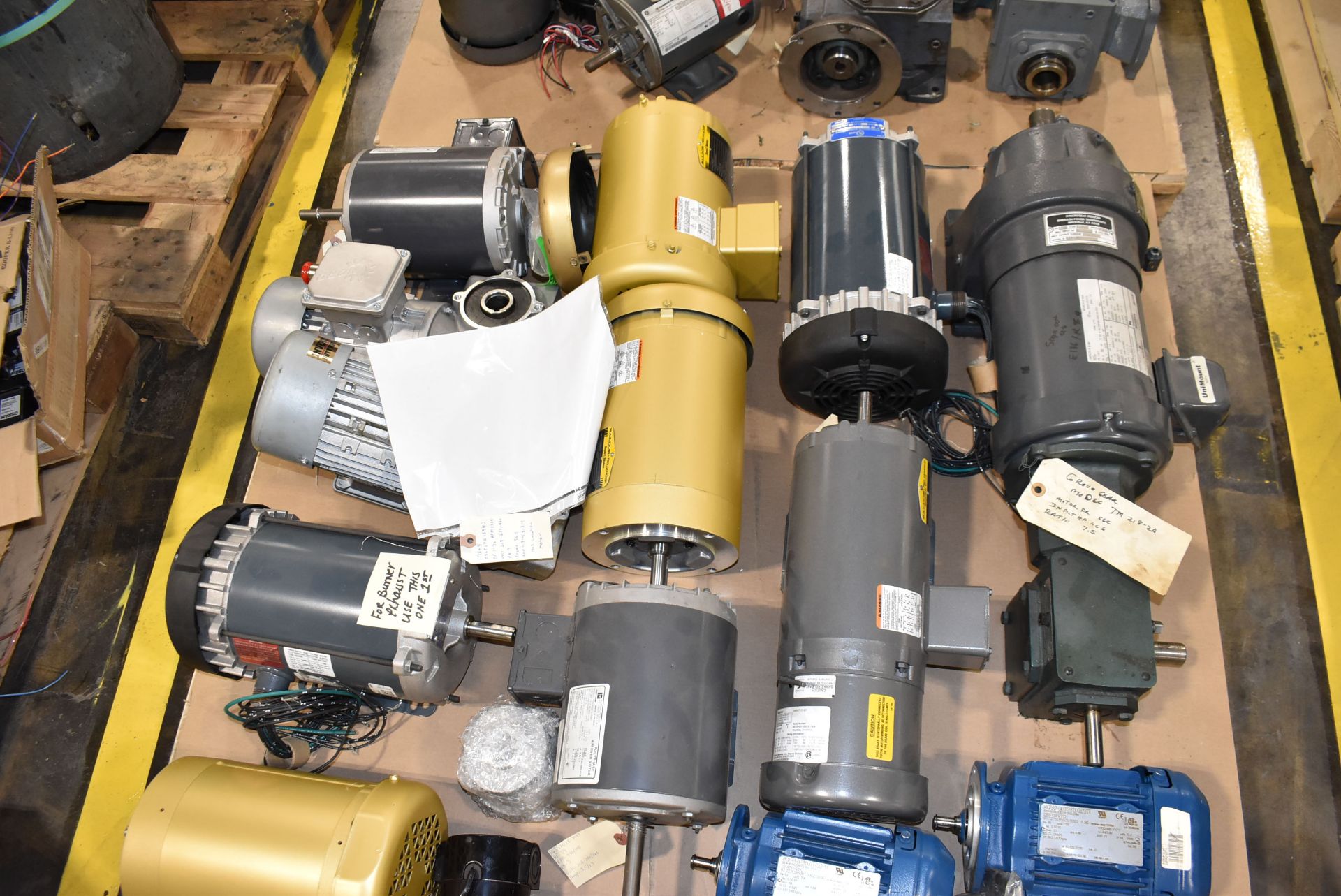 LOT/ CONTENTS OF PALLET ELECTRIC MOTORS - Image 3 of 3