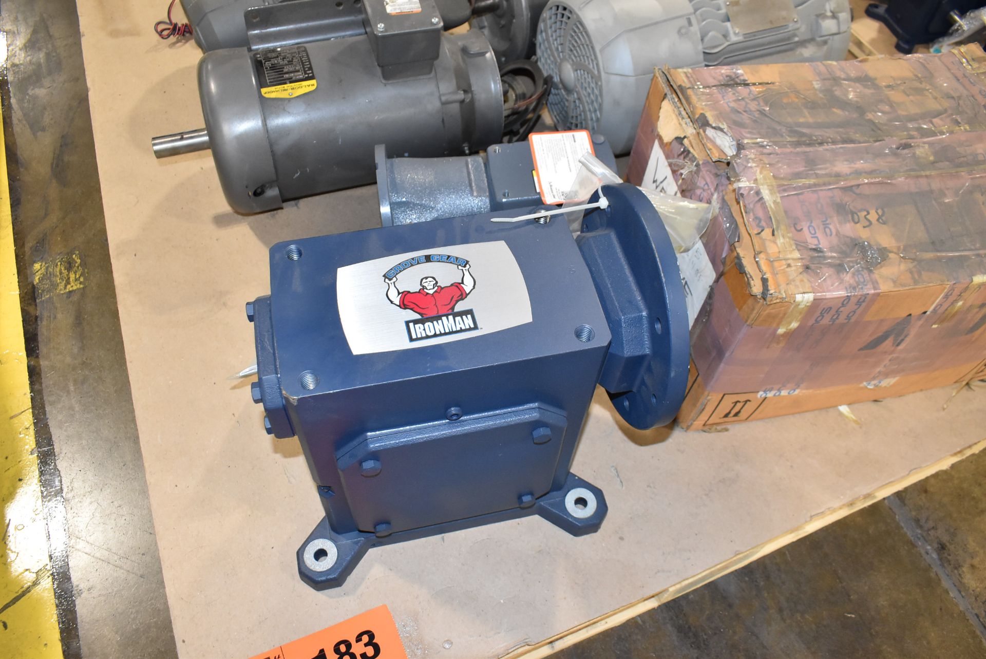 LOT/ CONTENTS OF PALLET ELECTRIC MOTORS AND GEAR BOXES - Image 2 of 4