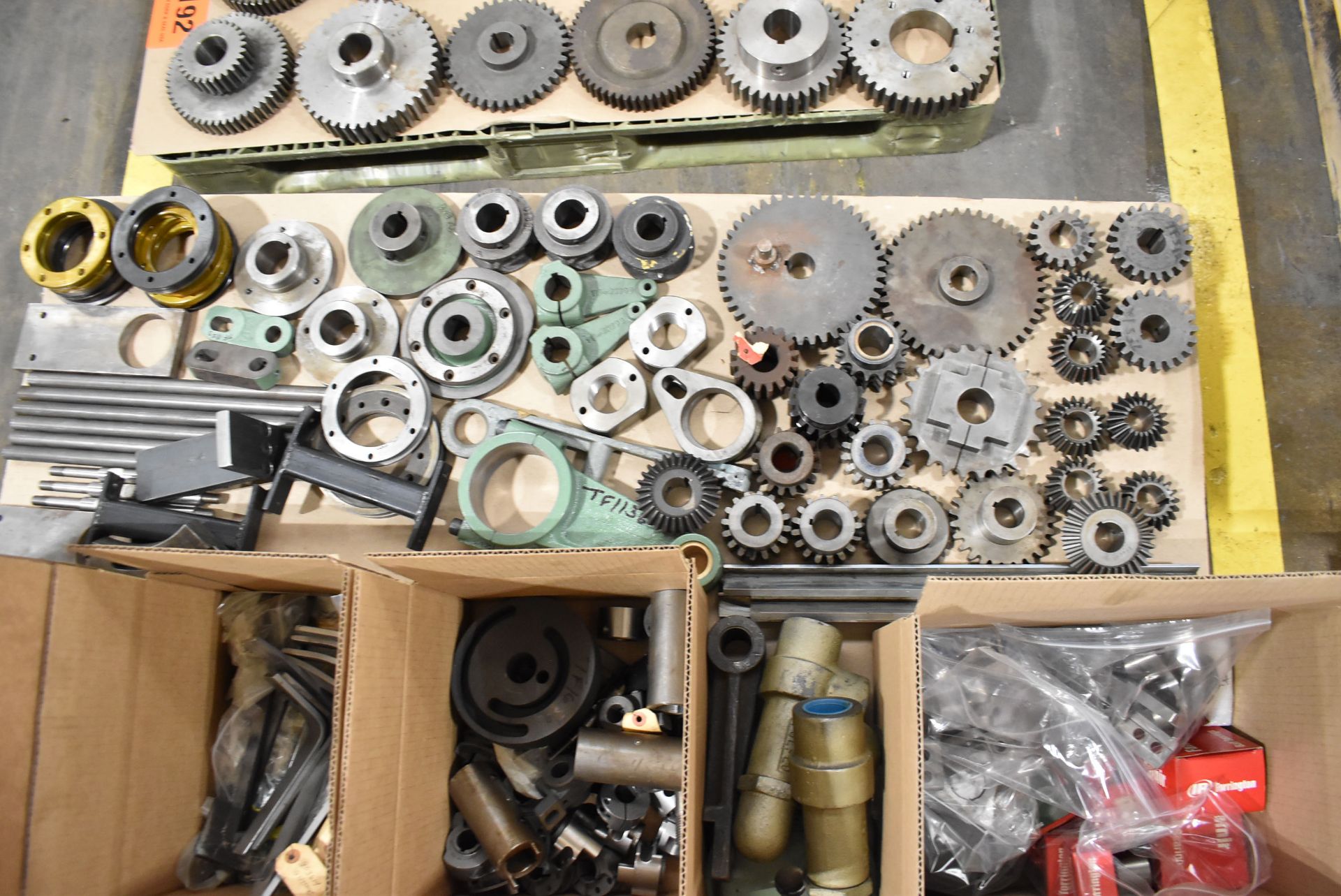 LOT/ CONTENTS OF PALLET SPROCKETS, GEARS, PULLEYS AND PARTS - Image 6 of 7