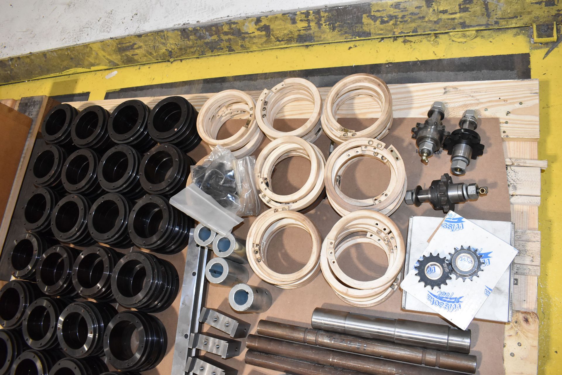 LOT/ CONTENTS OF PALLET SPARE PARTS - Image 3 of 4