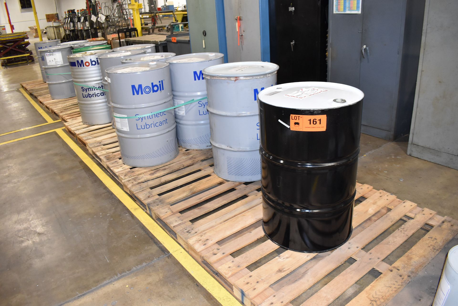 LOT/ OILS AND LUBRICANTS (NEW SEALED DRUMS)