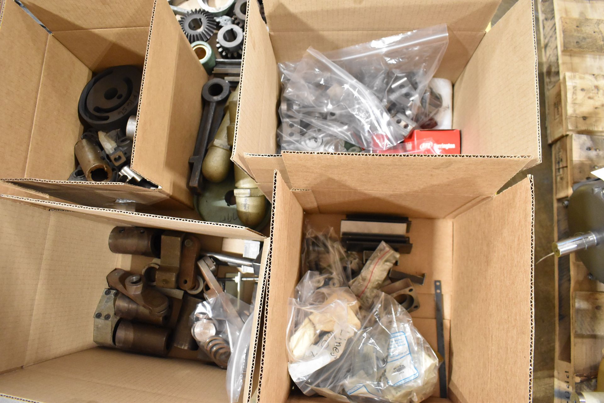 LOT/ CONTENTS OF PALLET SPROCKETS, GEARS, PULLEYS AND PARTS - Image 5 of 7