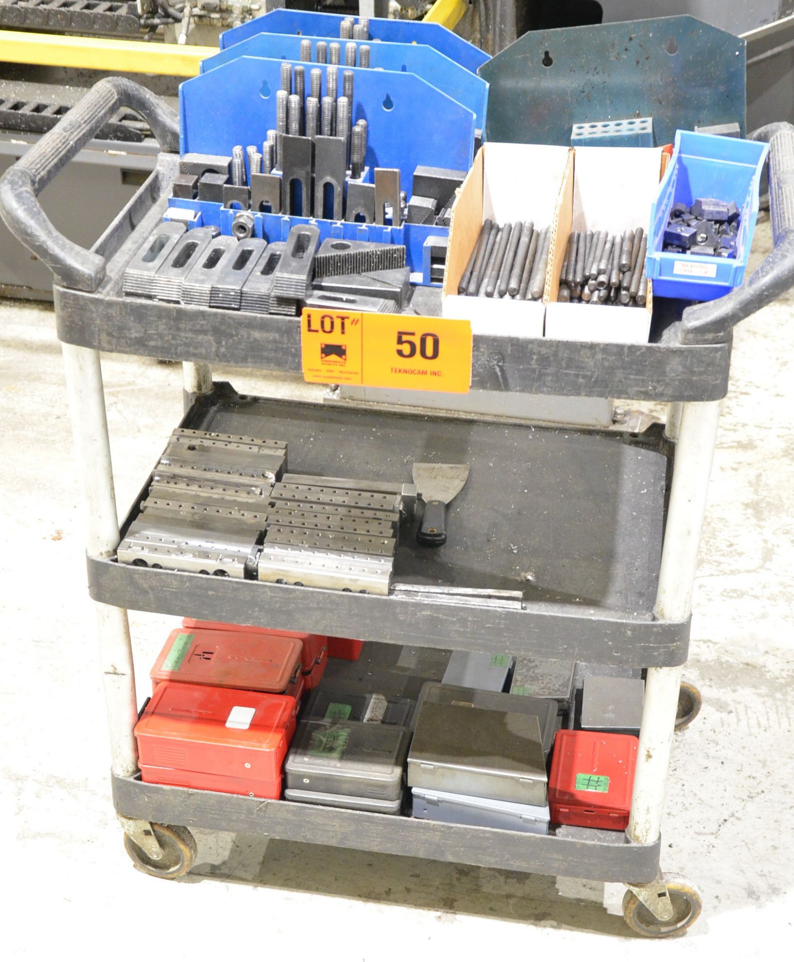 LOT/ CART WITH CONTENTS - INCLUDING TIE-DOWN CLAMPING, PARALLELS, DRILL BOXES