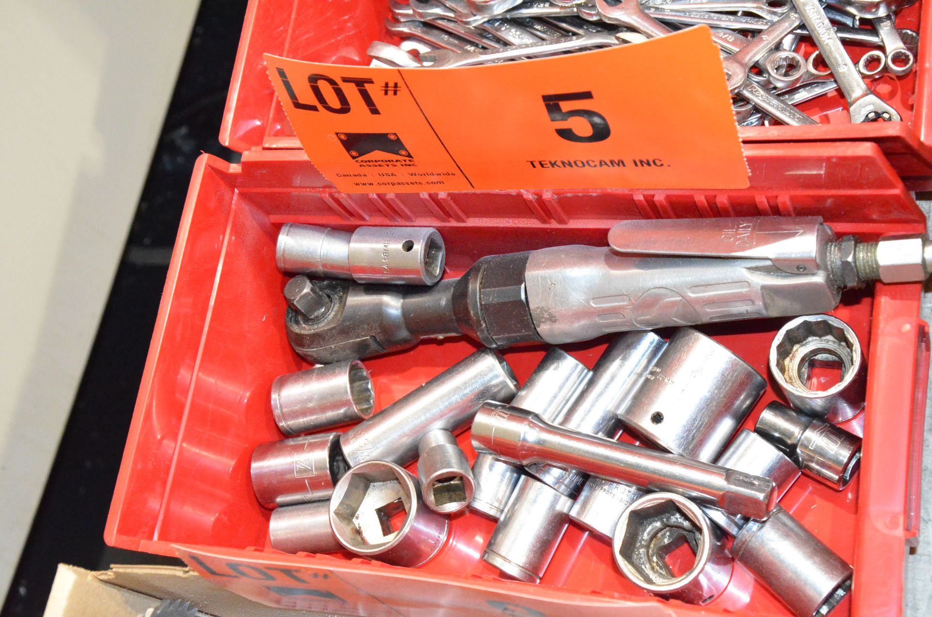 LOT/ PNEUMATIC RATCHET WITH SOCKETS