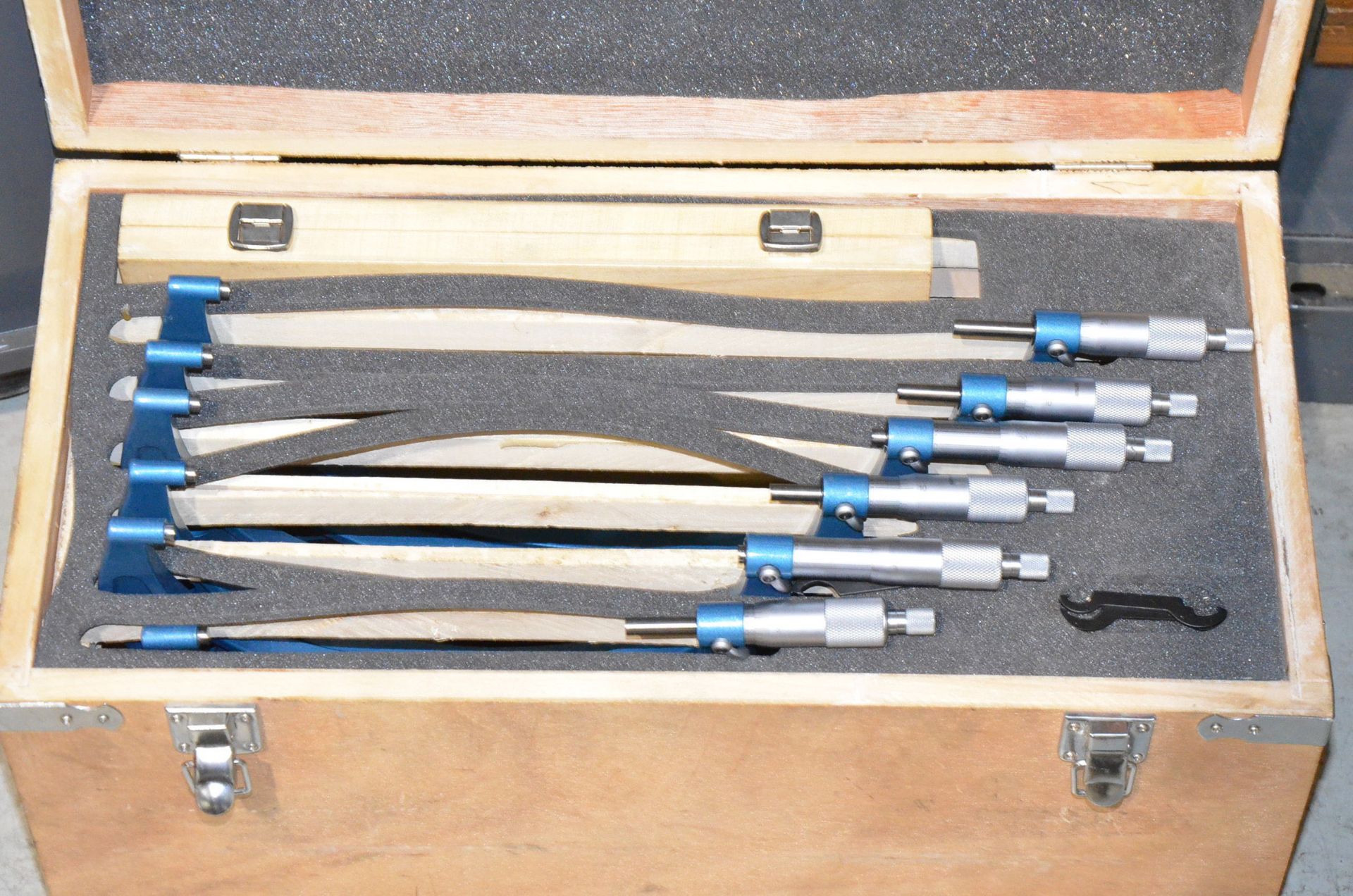 6"-12" OUTSIDE MICROMETER SET