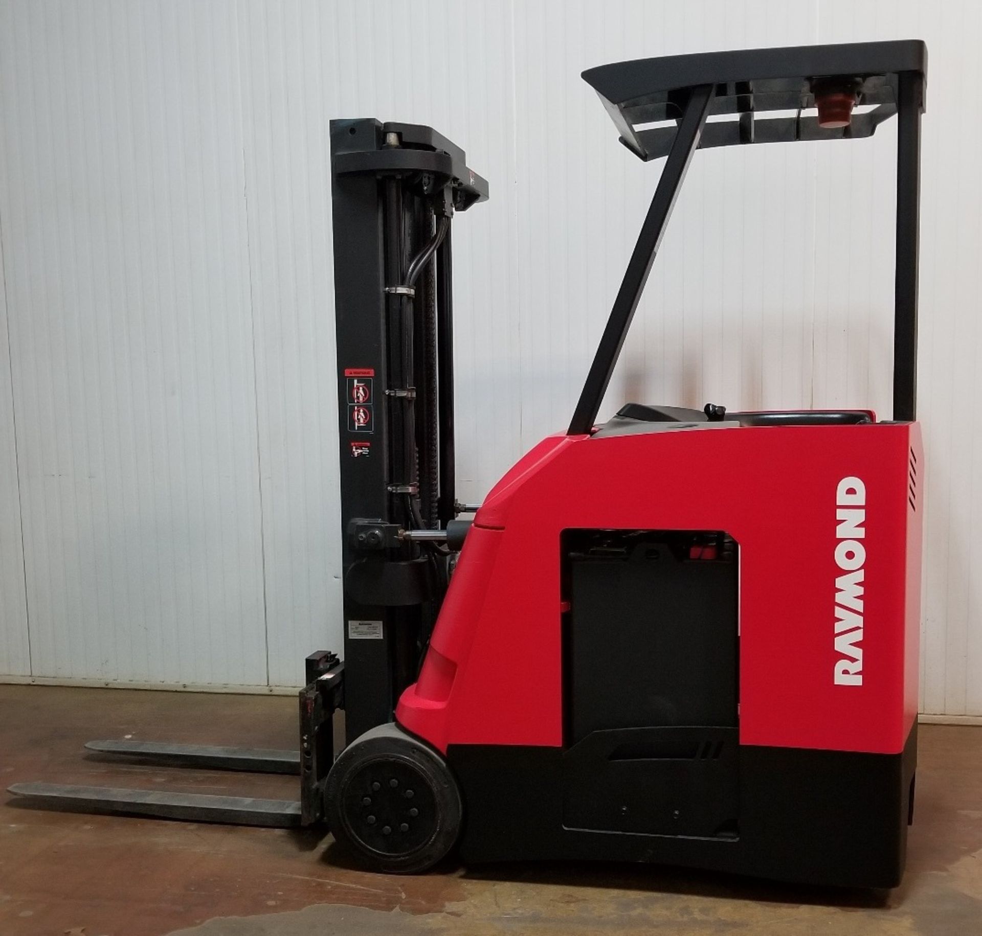 RAYMOND (2017) 4250-C30TT 3,000 LB. CAPACITY 36V ELECTRIC STAND-UP FORKLIFT WITH 191" MAX. LIFT - Image 2 of 2