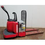 RAYMOND (2009) 8400 6,000 LB. CAPACITY 24V RIDE-ON ELECTRIC PALLET TRUCK WITH 8,146 HOURS (