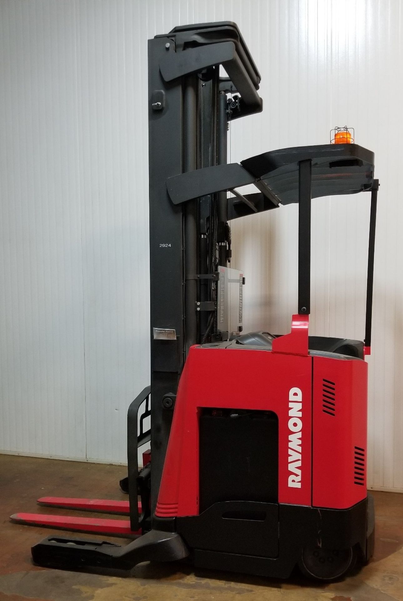 RAYMOND (2007) 7400-R35TT 3,500 LB. CAPACITY 36V ELECTRIC REACH TRUCK WITH 280" MAX. LIFT HEIGHT,