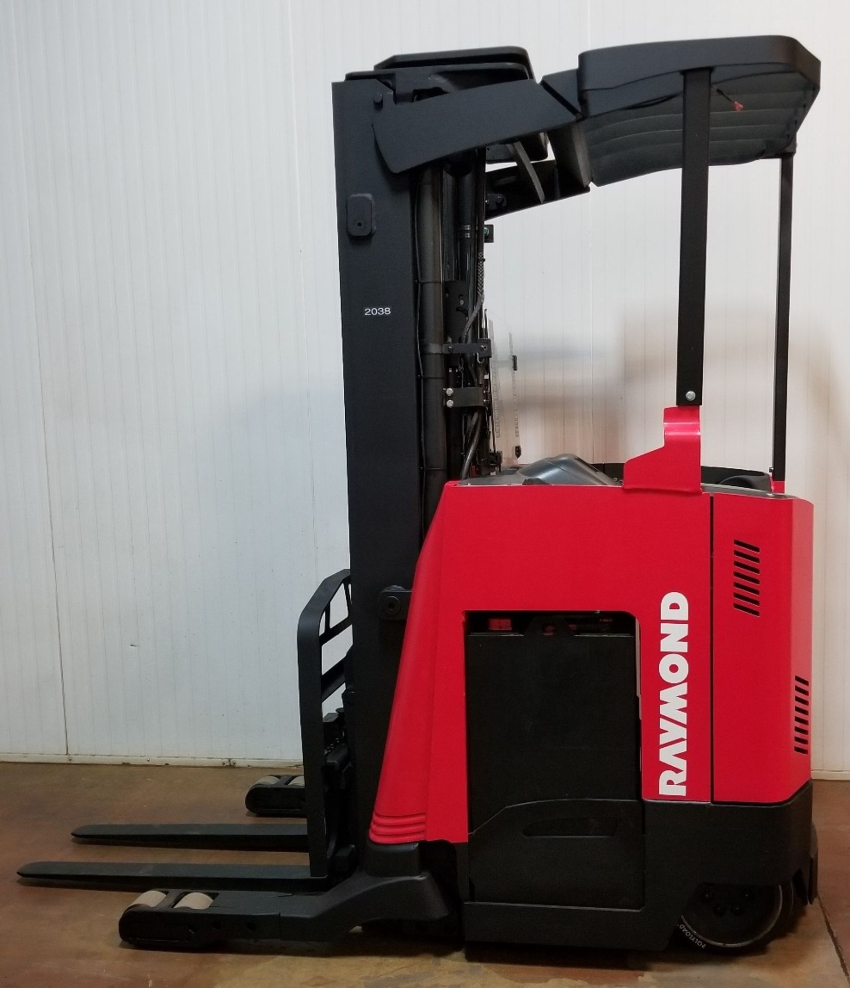 RAYMOND (2008) 7400-R35TT 3,500 LB. CAPACITY 36V ELECTRIC REACH TRUCK WITH 211" MAX. LIFT HEIGHT, - Image 2 of 2