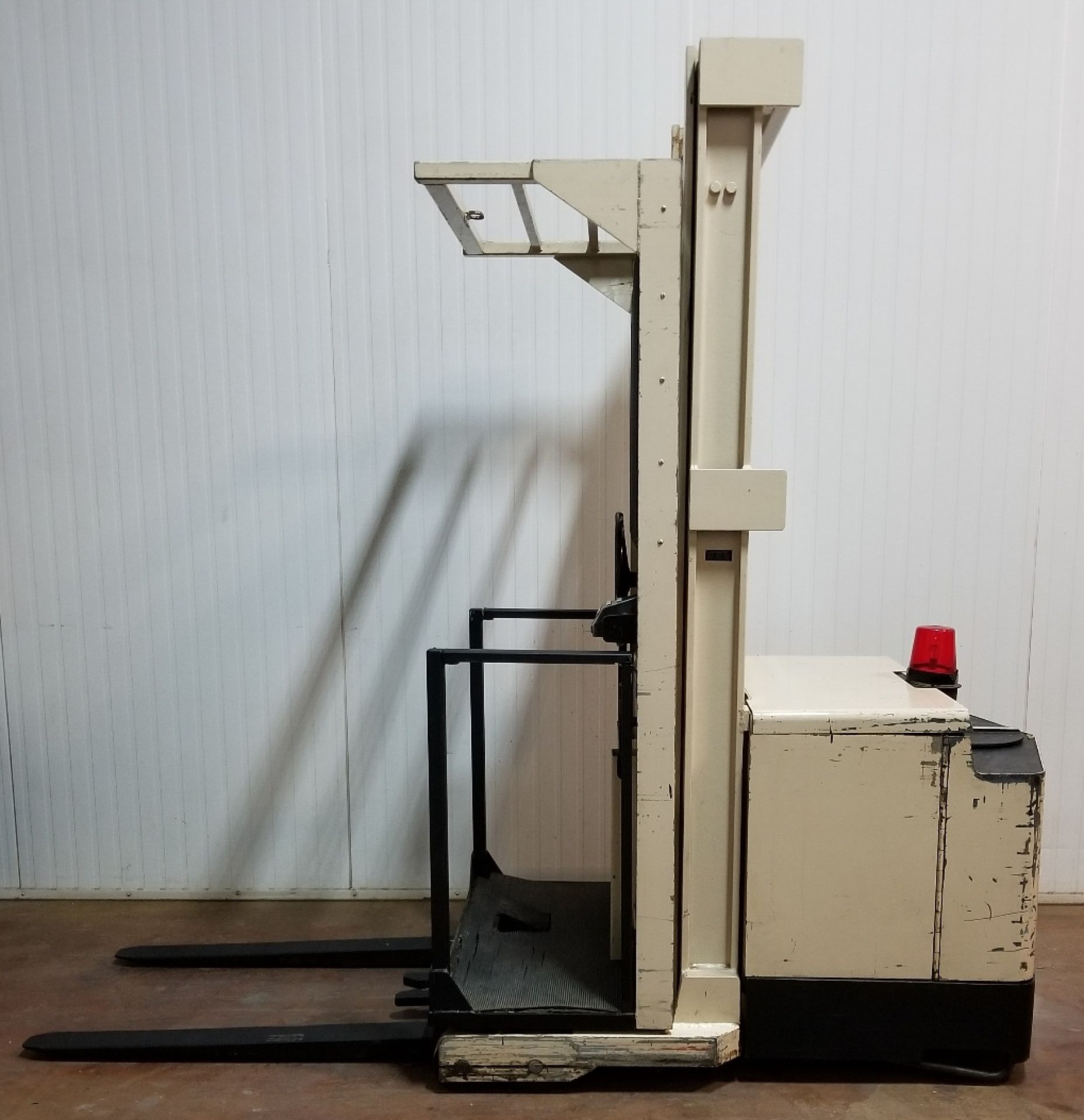 CROWN 30SP36TL 3,000 LB. CAPACITY 24V ELECTRIC ORDER PICKER FORKLIFT WITH 150" MAX. LIFT HEIGHT, S/