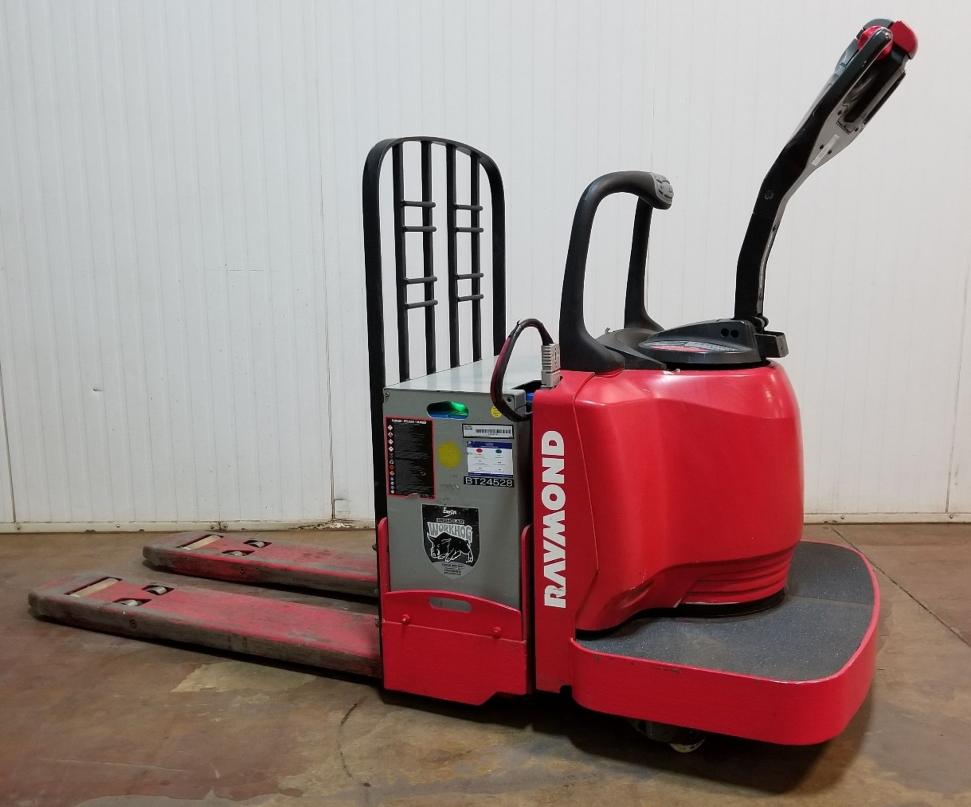RAYMOND (2009) 8400 6,000 LB. CAPACITY 24V RIDE-ON ELECTRIC PALLET TRUCK WITH 8,146 HOURS ( - Image 2 of 2