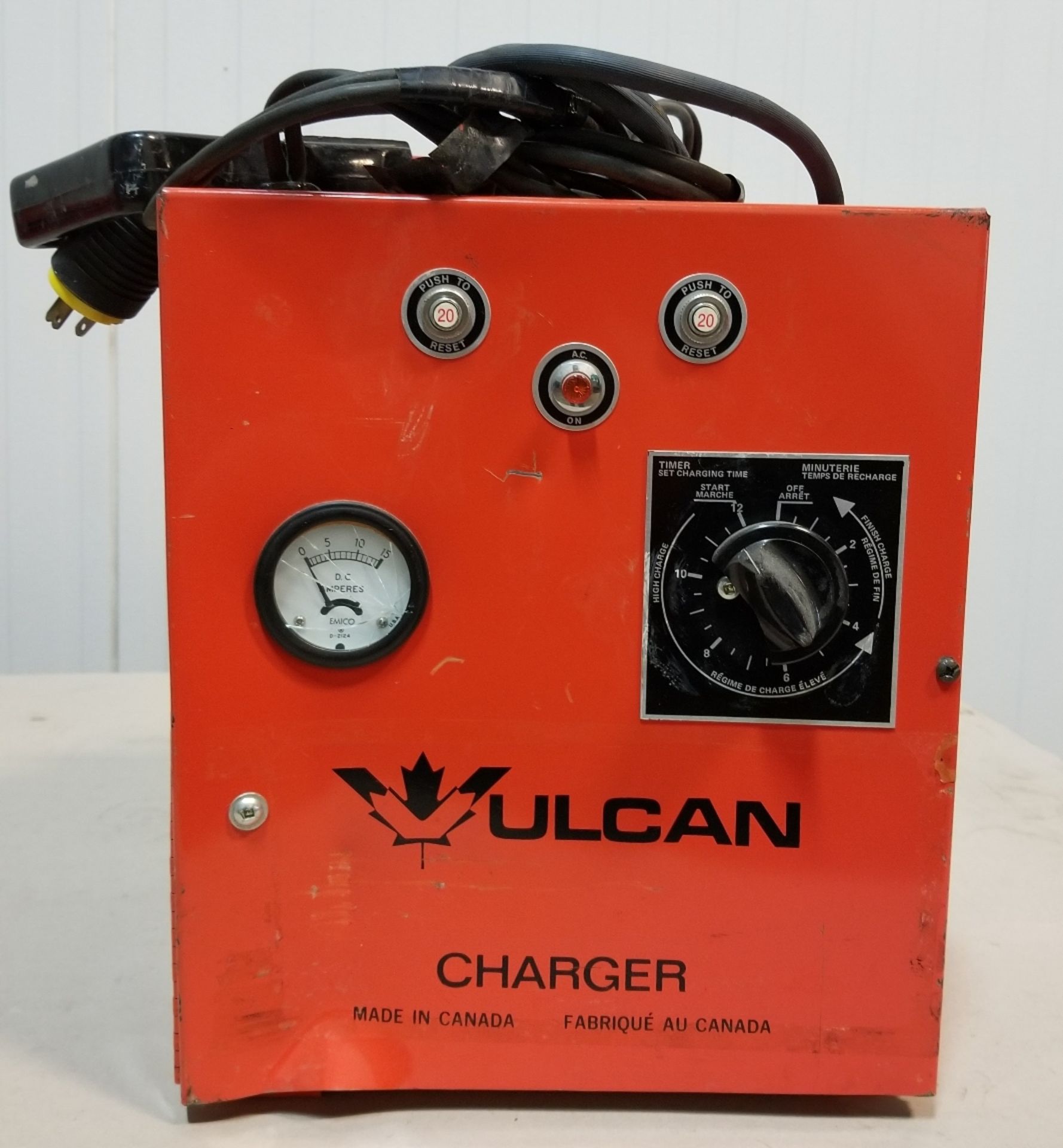 VULCAN MT24/10G1 24V PORTABLE BATTERY CHARGER WITH 120 INPUT VOLTAGE, SINGLE PHASE, 3A, SBX RED