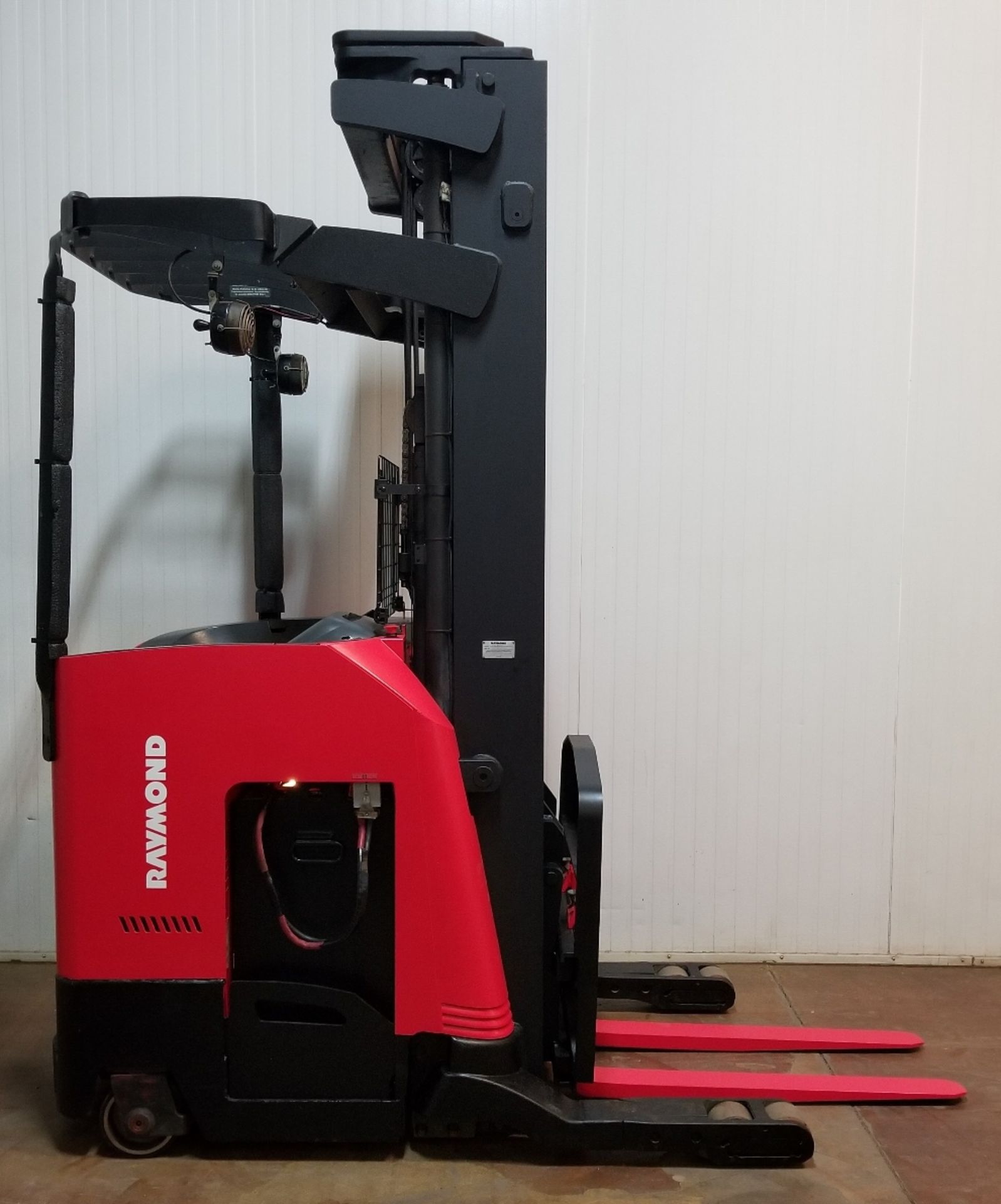 RAYMOND (2008) 7400-R45TT 4,500 LB. CAPACITY 36V ELECTRIC REACH TRUCK WITH 250" MAX. LIFT HEIGHT, - Image 2 of 2