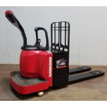 RAYMOND (2005) 8400 FRE80L 6,000 LB. CAPACITY 24V RIDE-ON ELECTRIC PALLET TRUCK WITH 5,099 HOURS (