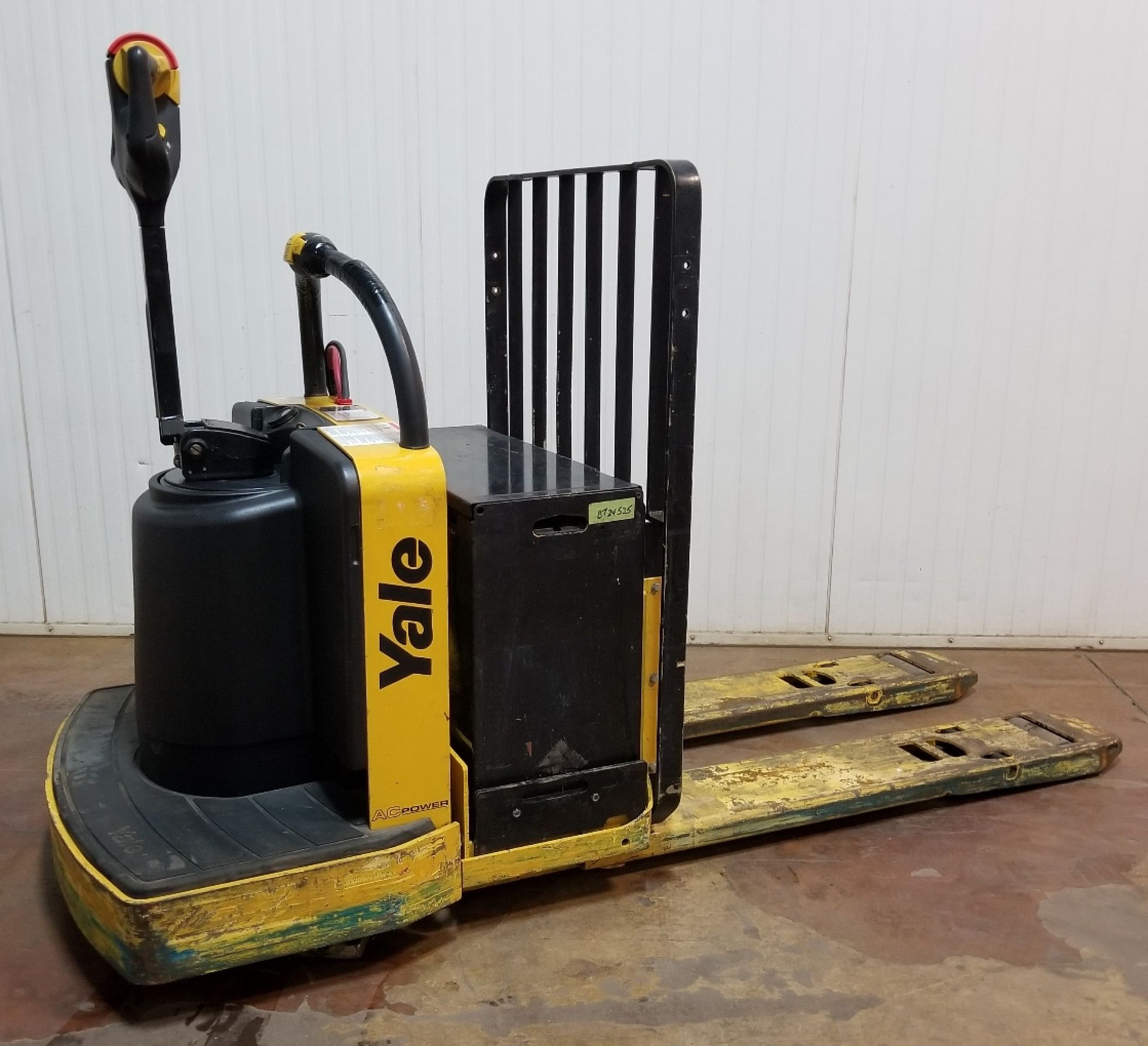 YALE (2009) MPE060L 6,000 LB. CAPACITY 24V ELECTRIC WALK-BEHIND PALLET TRUCK WITH 8,975 HOURS (