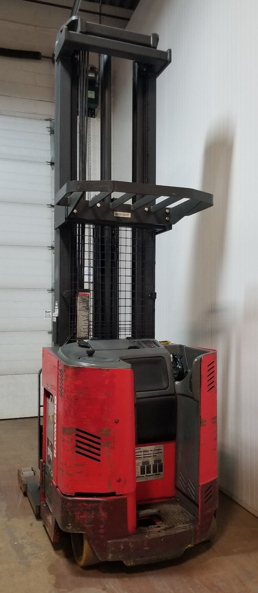 RAYMOND (2003) R40TT 4,000 LB. CAPACITY 36V ELECTRIC REACH TRUCK WITH 321" MAX. LIFT HEIGHT, - Image 2 of 2