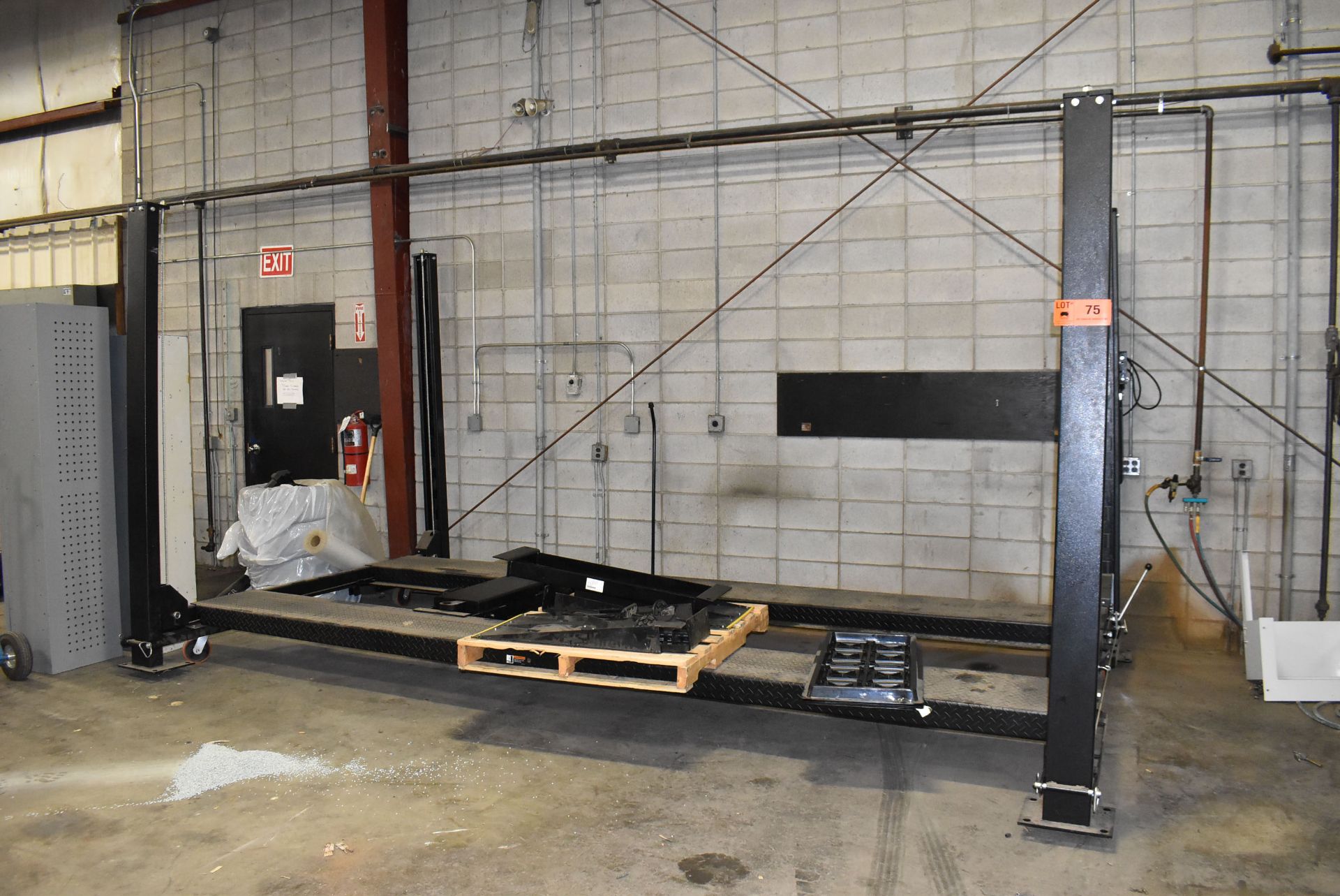 ROTARY PP8PLPY11BKD 4 POST CAR LIFT WITH 8000LBS. CAPACITY, S/N OXO14L0077 (CI)