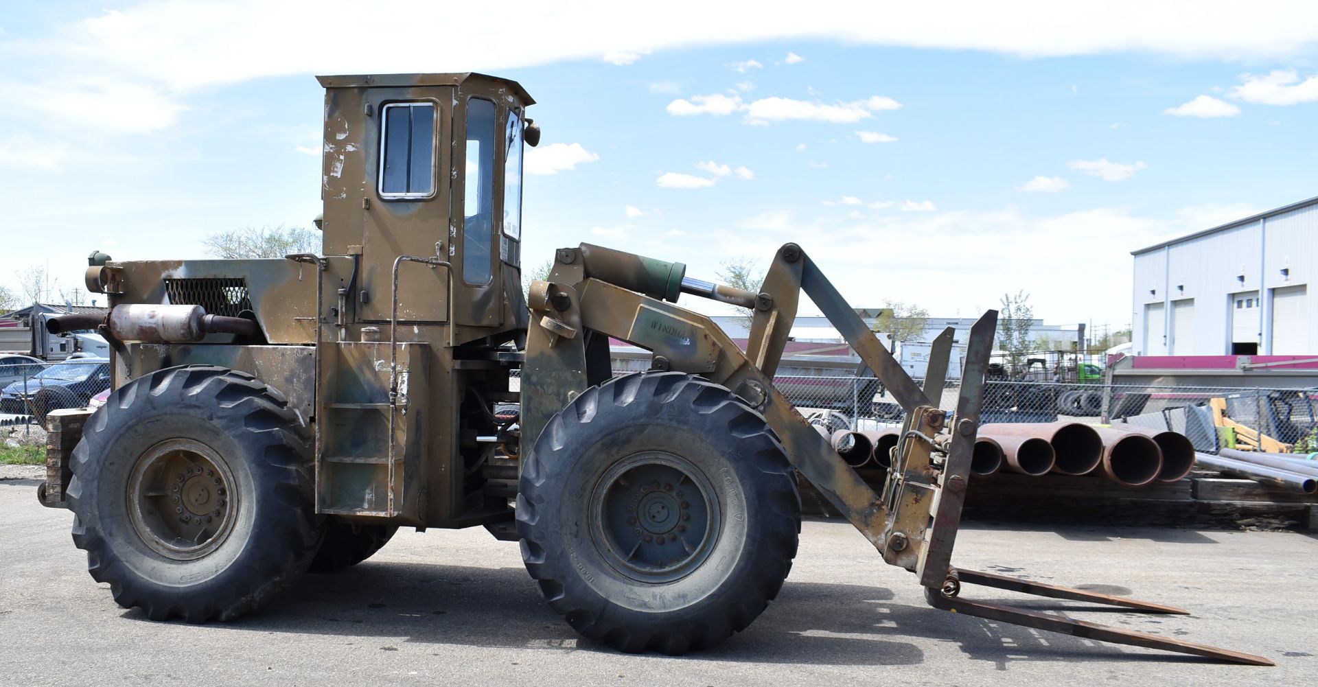 WINNDOM 201-1283 12,000LBS. CAPACITY ARTICULATING FRONT END LOADER WITH DETROIT DIESEL ENGINE, - Image 4 of 19