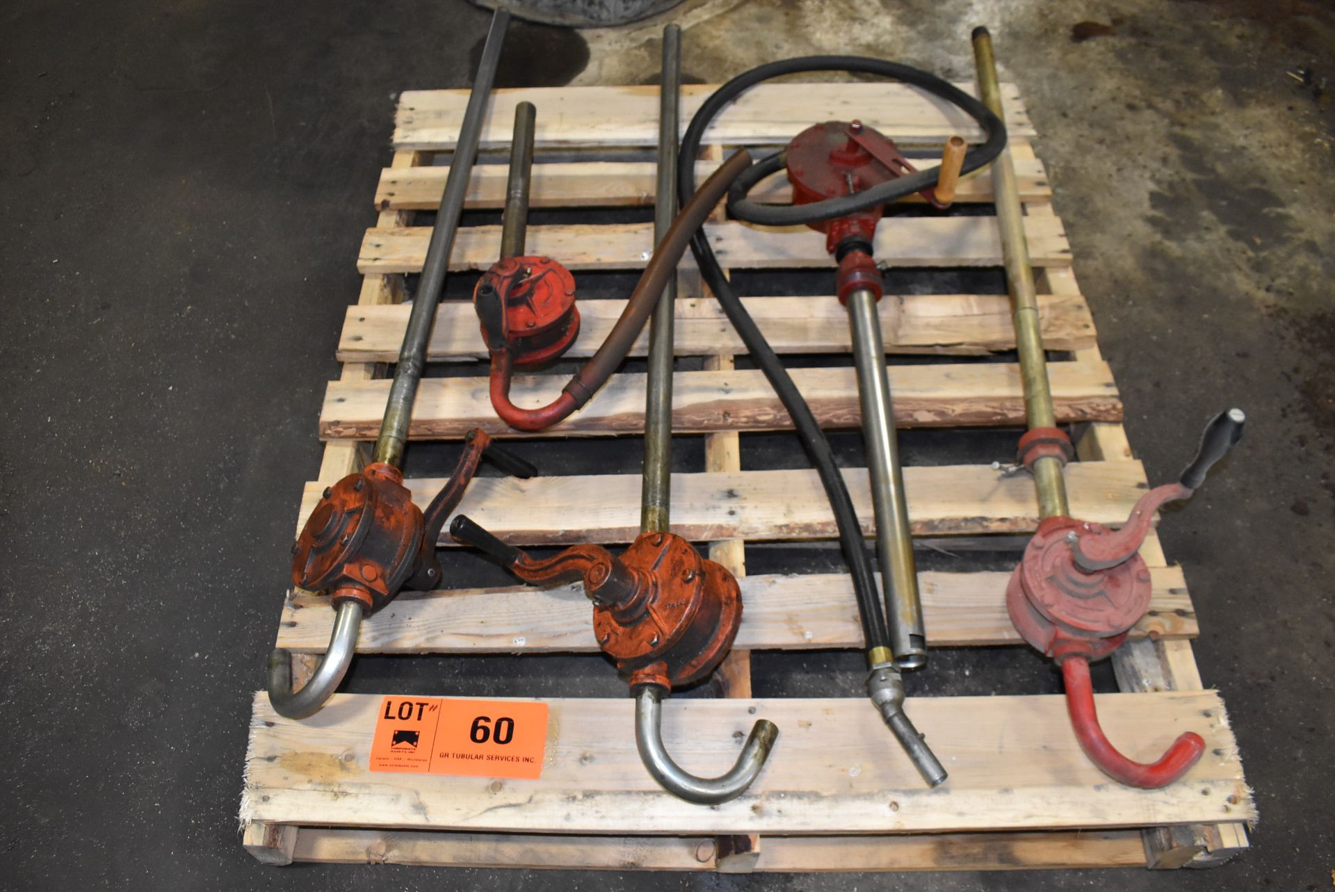 LOT/ CONTENTS OF PALLET CONSISTING OF HAND PUMPS