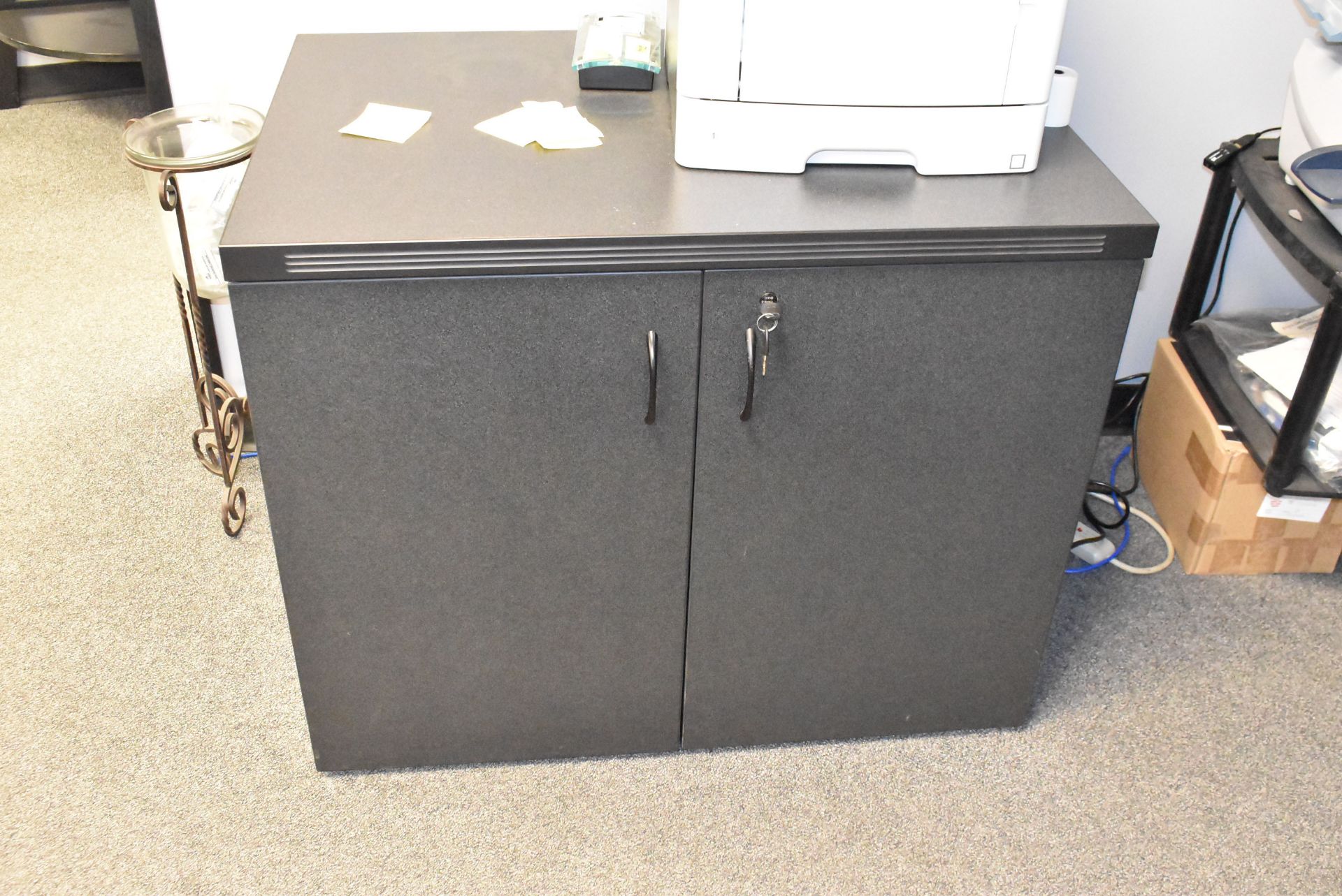 L-SHAPE DESK WITH CHAIR AND CABINET (NO COMPUTERS OR ELECTRONICS) - Image 3 of 3