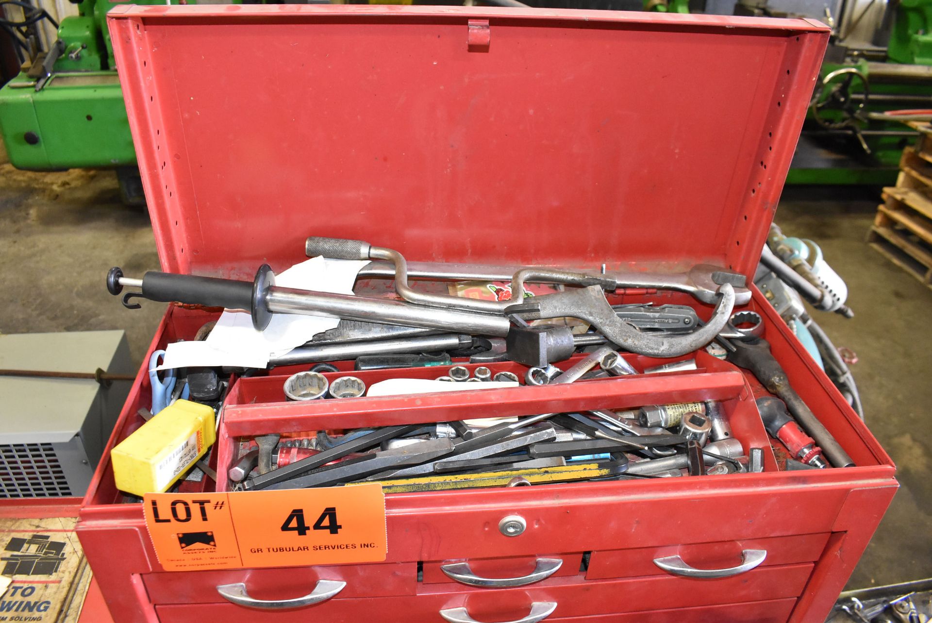 LOT/ CRAFTSMAN TOOL CABINET WITH CONTENTS CONSISTING OF HAND TOOLS - Image 2 of 16