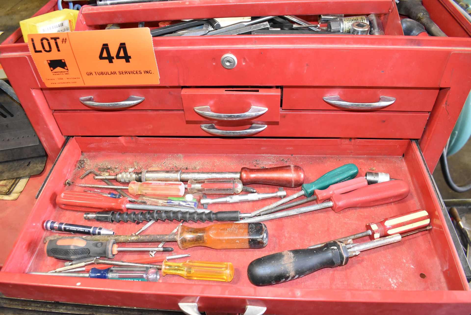 LOT/ CRAFTSMAN TOOL CABINET WITH CONTENTS CONSISTING OF HAND TOOLS - Image 5 of 16