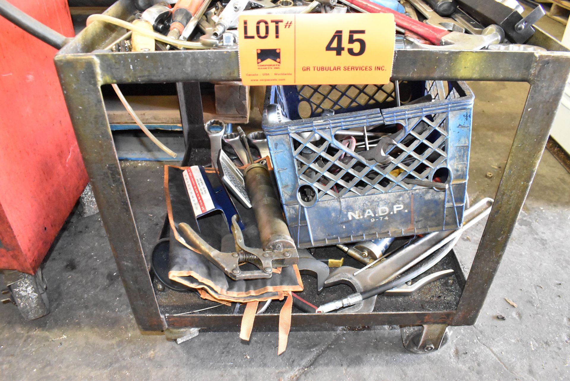 LOT/ CART WITH HAND TOOLS - Image 3 of 3