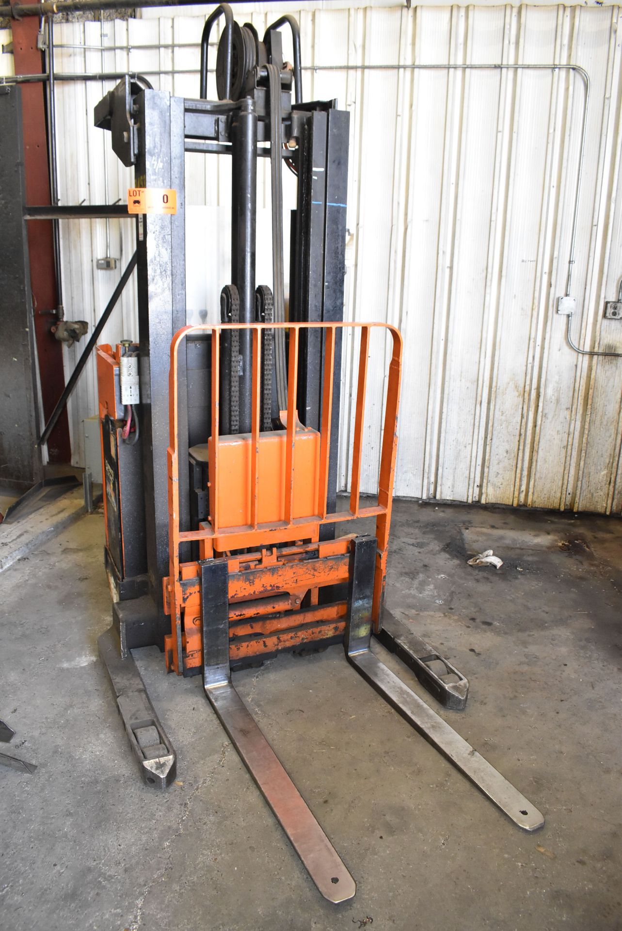 RAYMOND 21R40TT 4,000 LB. CAPACITY 36V ELECTRIC REACH TRUCK WITH 181" MAX. LIFT HEIGHT, 2-STAGE