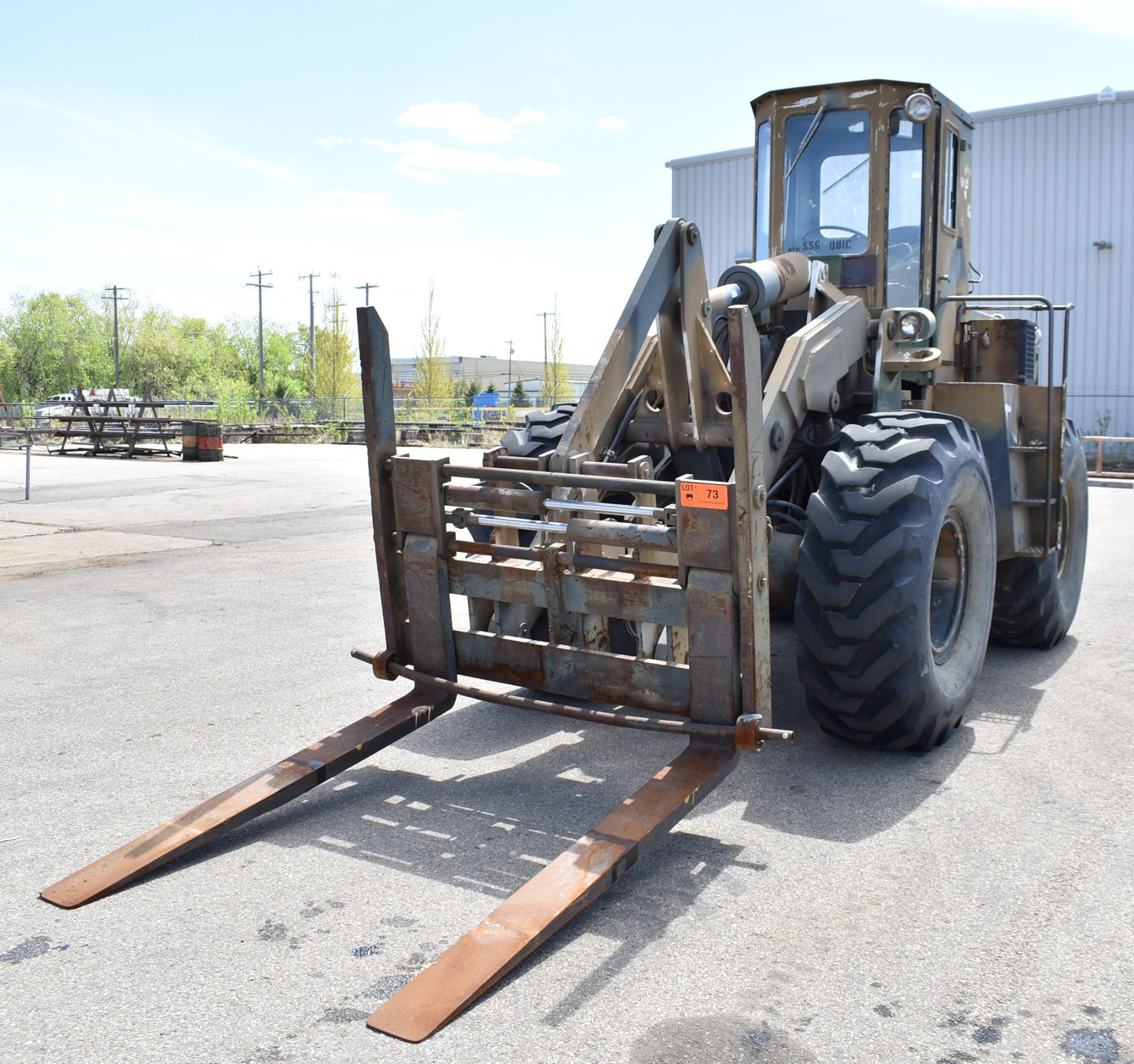 WINNDOM 201-1283 12,000LBS. CAPACITY ARTICULATING FRONT END LOADER WITH DETROIT DIESEL ENGINE,