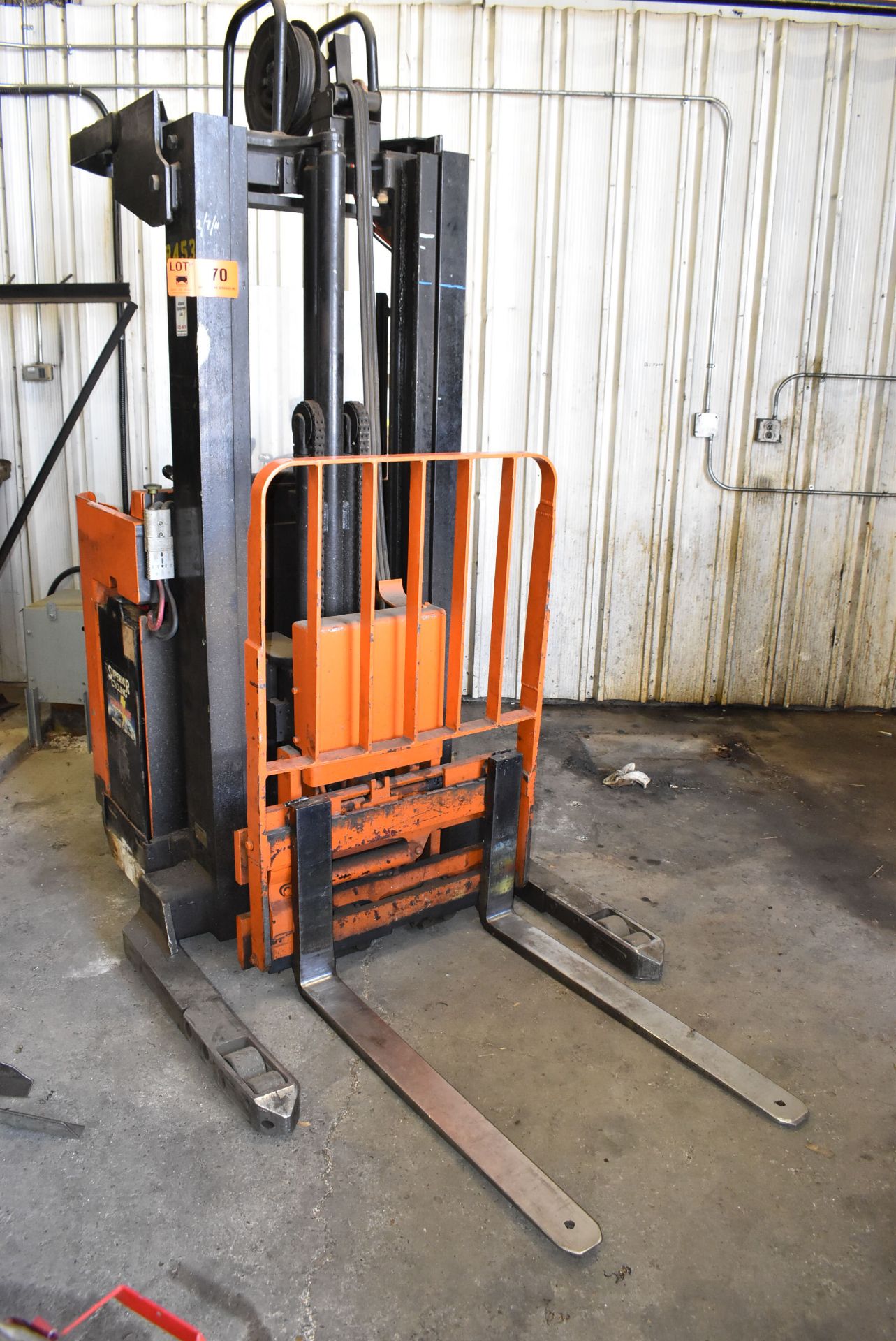 RAYMOND 21R40TT 4,000 LB. CAPACITY 36V ELECTRIC REACH TRUCK WITH 181" MAX. LIFT HEIGHT, 2-STAGE - Image 2 of 6