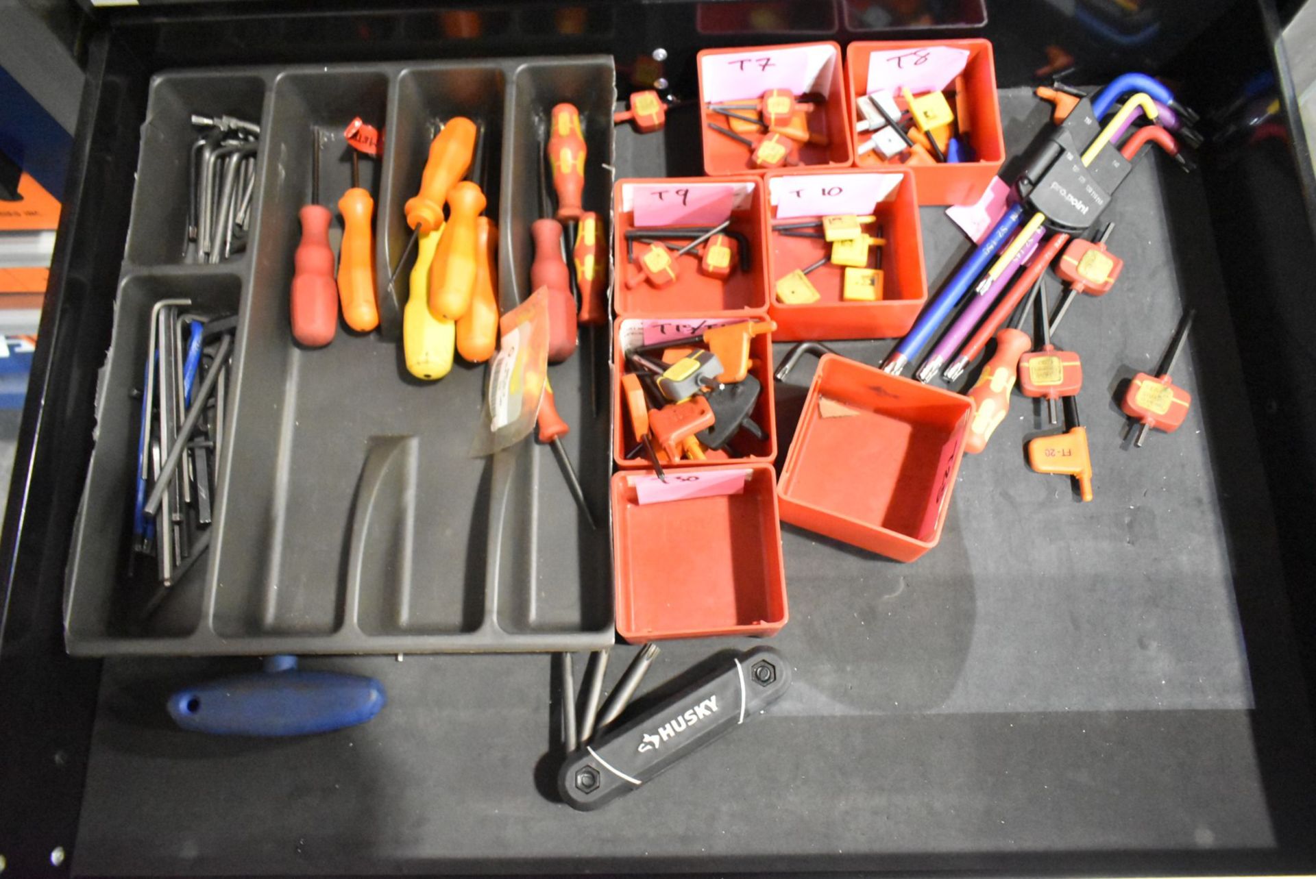 LOT/ TOOLBOX WITH CONTENTS CONSISTING OF HAND TOOLS, ZIP TIES, HELICOILS AND TAP SETS - Image 5 of 12