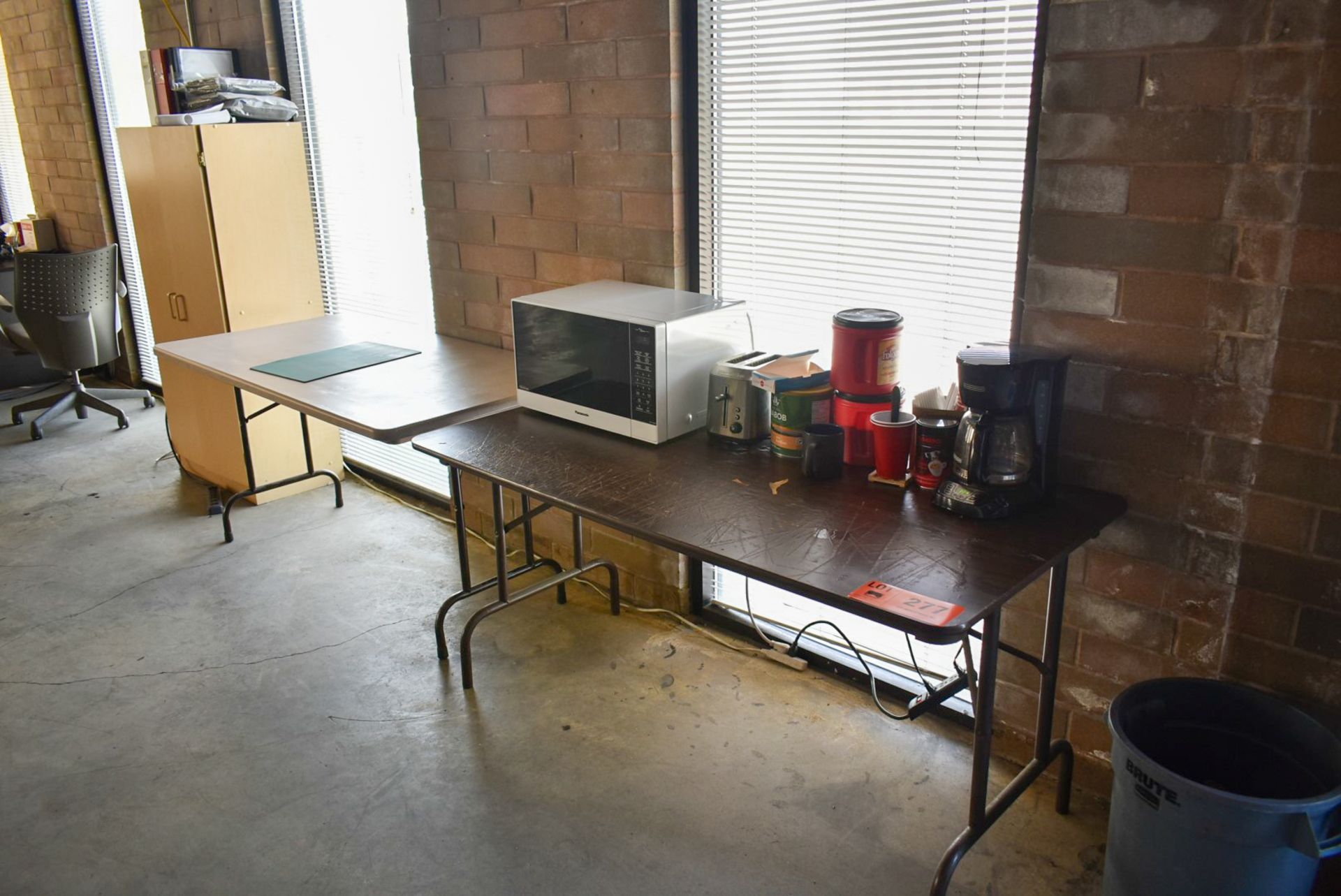 LOT/ FOLDING TABLES WITH CABINET, MICROWAVE AND COFFEE MAKER [RIGGING FOR LOT #277 - $25 CAD PLUS