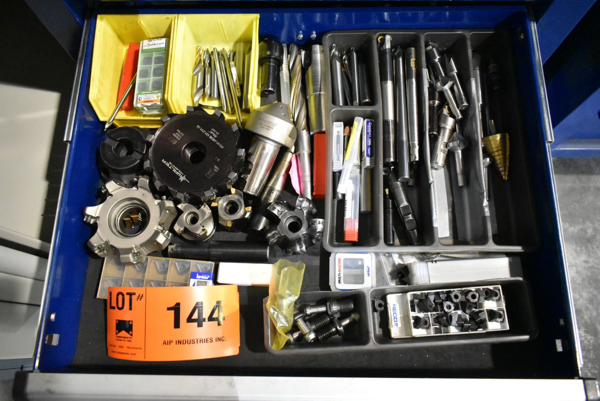 LOT/ CONTENTS OF DRAWER CONSISTING OF CARBIDE INSERT TOOLING AND FACE MILLS