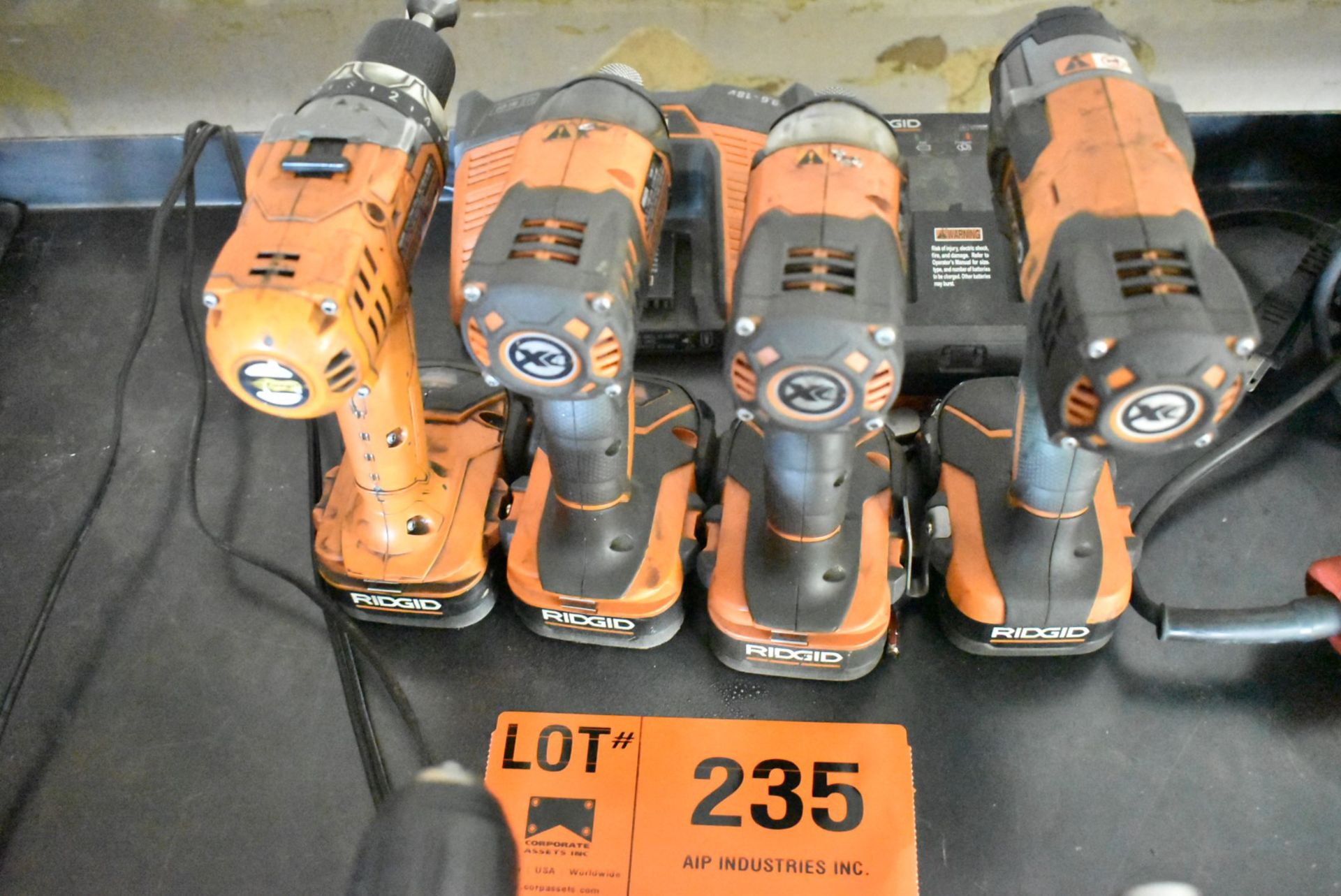 LOT/ IMPACT GUNS, DRILLS AND CHARGERS [RIGGING FOR LOT #235 - $25 CAD PLUS APPLICABLE TAXES]