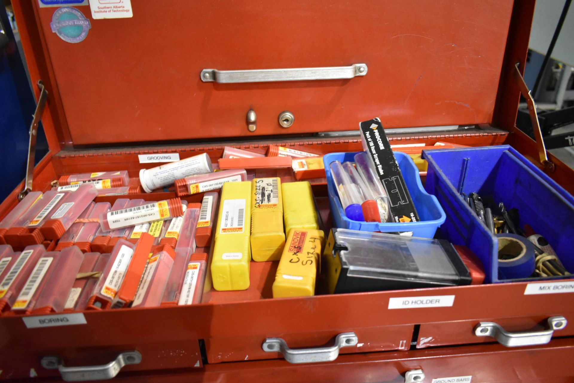 LOT/ TOOLBOX WITH CONTENTS CONSISTING OF CARBIDE INSERTS, END MILLS AND TOOLING [RIGGING FOR LOT # - Image 2 of 8