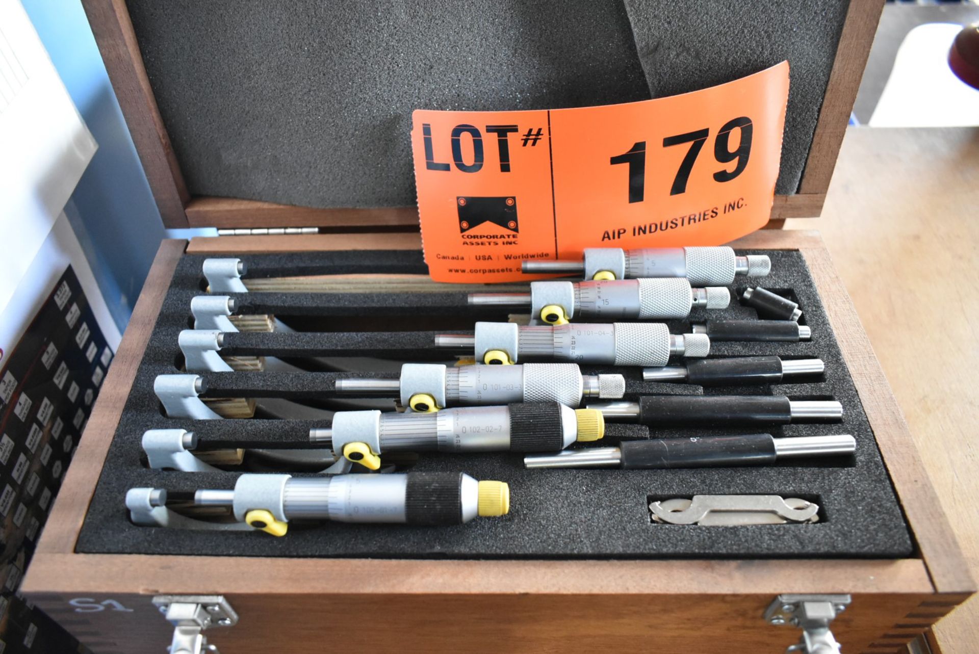 LOT/ OUTSIDE MICROMETER SET