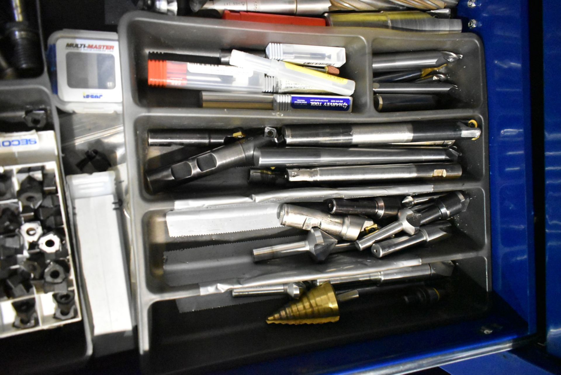 LOT/ CONTENTS OF DRAWER CONSISTING OF CARBIDE INSERT TOOLING AND FACE MILLS - Image 2 of 3