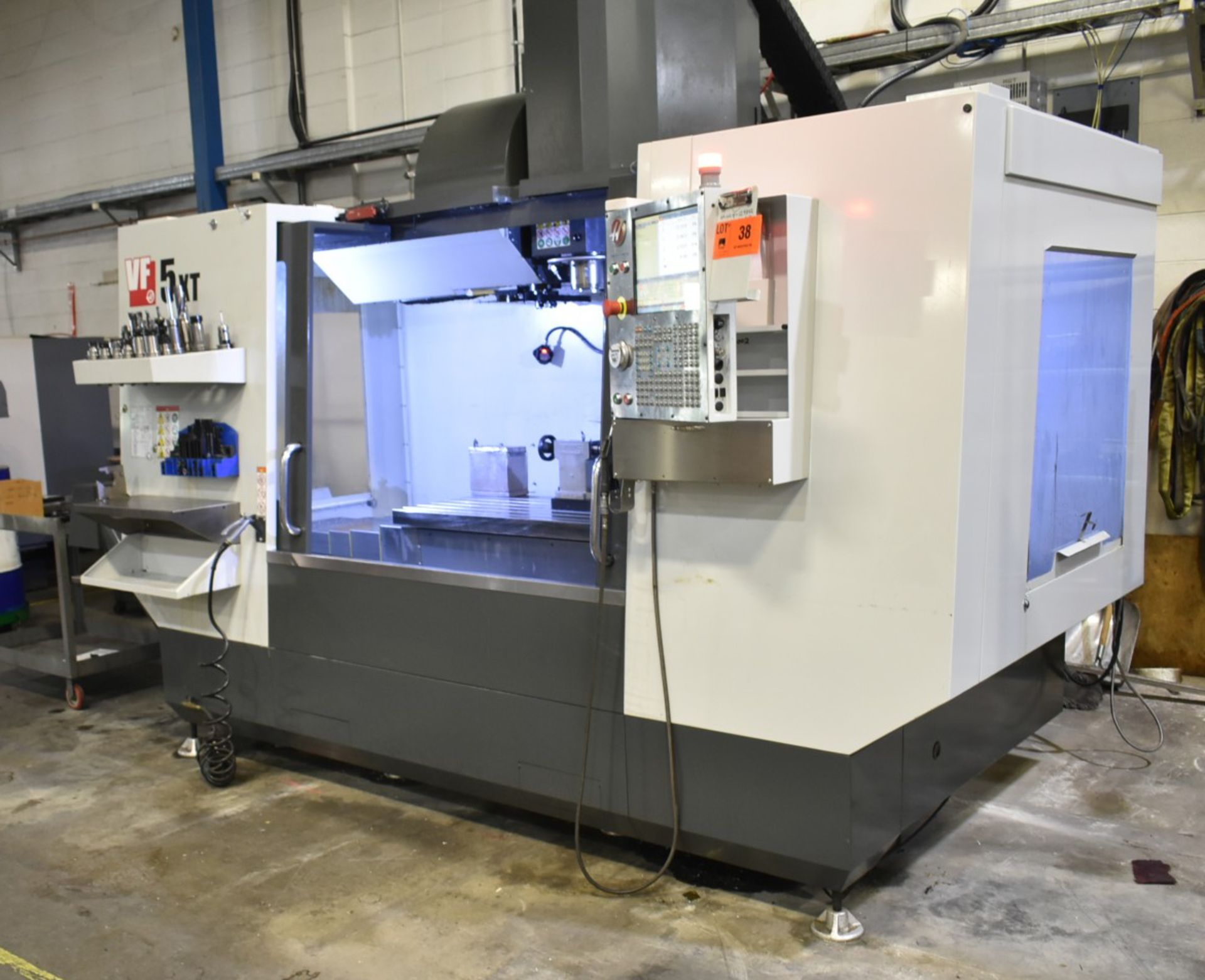 HAAS (2017) VF5/40XT CNC VERTICAL MACHINING CENTER WITH HAAS CNC CONTROL, 62" X 23" T-SLOT TABLE, - Image 3 of 11