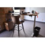 LOT/ STAND-UP DESK WITH STOOL (NO PC'S) [RIGGING FOR LOT #282 - $25 CAD PLUS APPLICABLE TAXES]