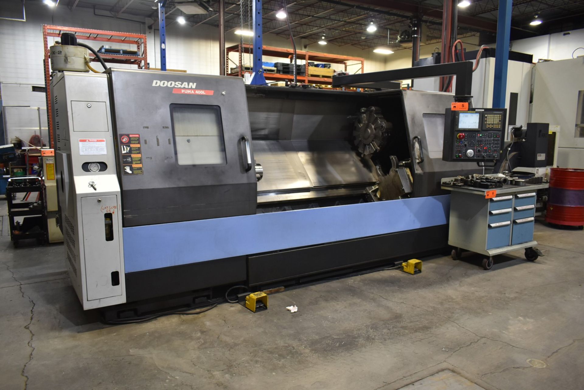 DOOSAN (2007) PUMA 400LB CNC TURNING CENTER WITH FANUC SERIES 21I-TB CONTROL, KITIGAWA B15 15" - Image 2 of 8