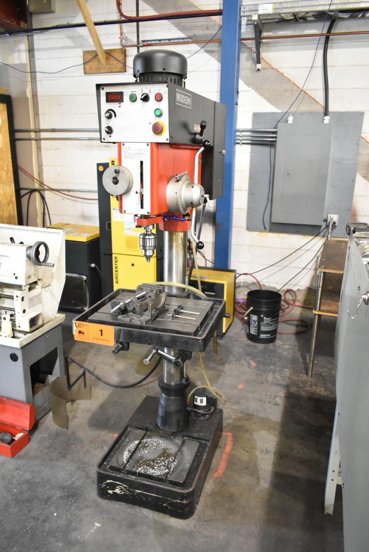 MODERN (2015) DP925GAD-B GEARHEAD DRILL WITH 18" X 15" T-SLOT TABLE, 2HP MOTOR S/N: F1502026 (CI) - Image 2 of 5
