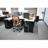 LOT/ 3 DESK WORK STATION WITH CHAIRS (NO PC'S) [RIGGING FOR LOT #288 - $25 CAD PLUS APPLICABLE