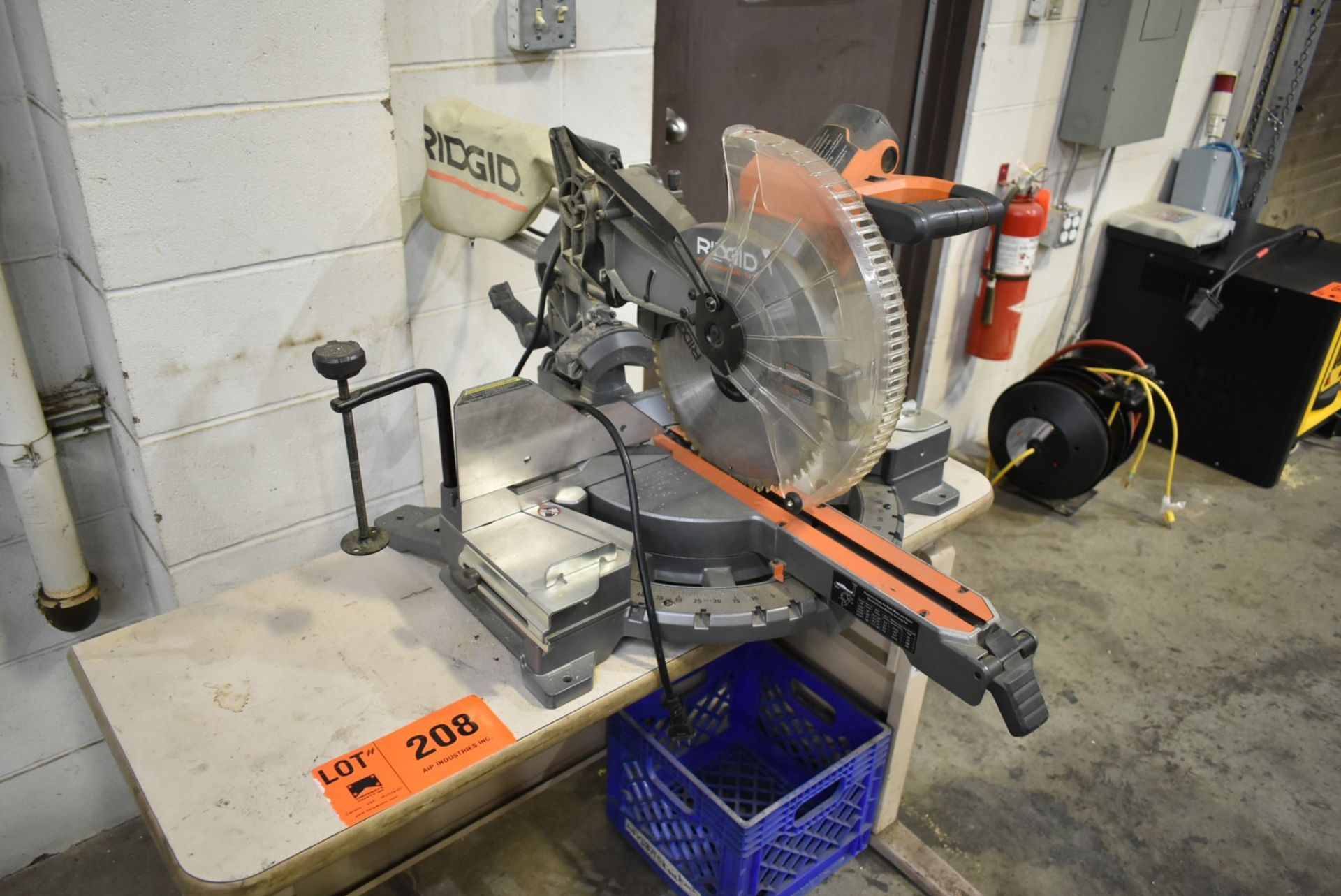 RIDGID 12" MITRE SAW [RIGGING FOR LOT #208 - $25 CAD PLUS APPLICABLE TAXES]