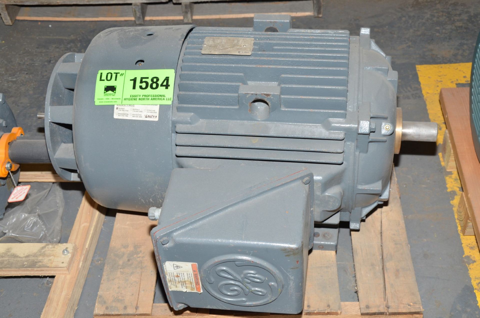 GE 75 HP 2700 RPM ELECTRIC MOTOR [RIGGING FEE FOR LOT #1584 - $50 USD PLUS APPLICABLE TAXES]