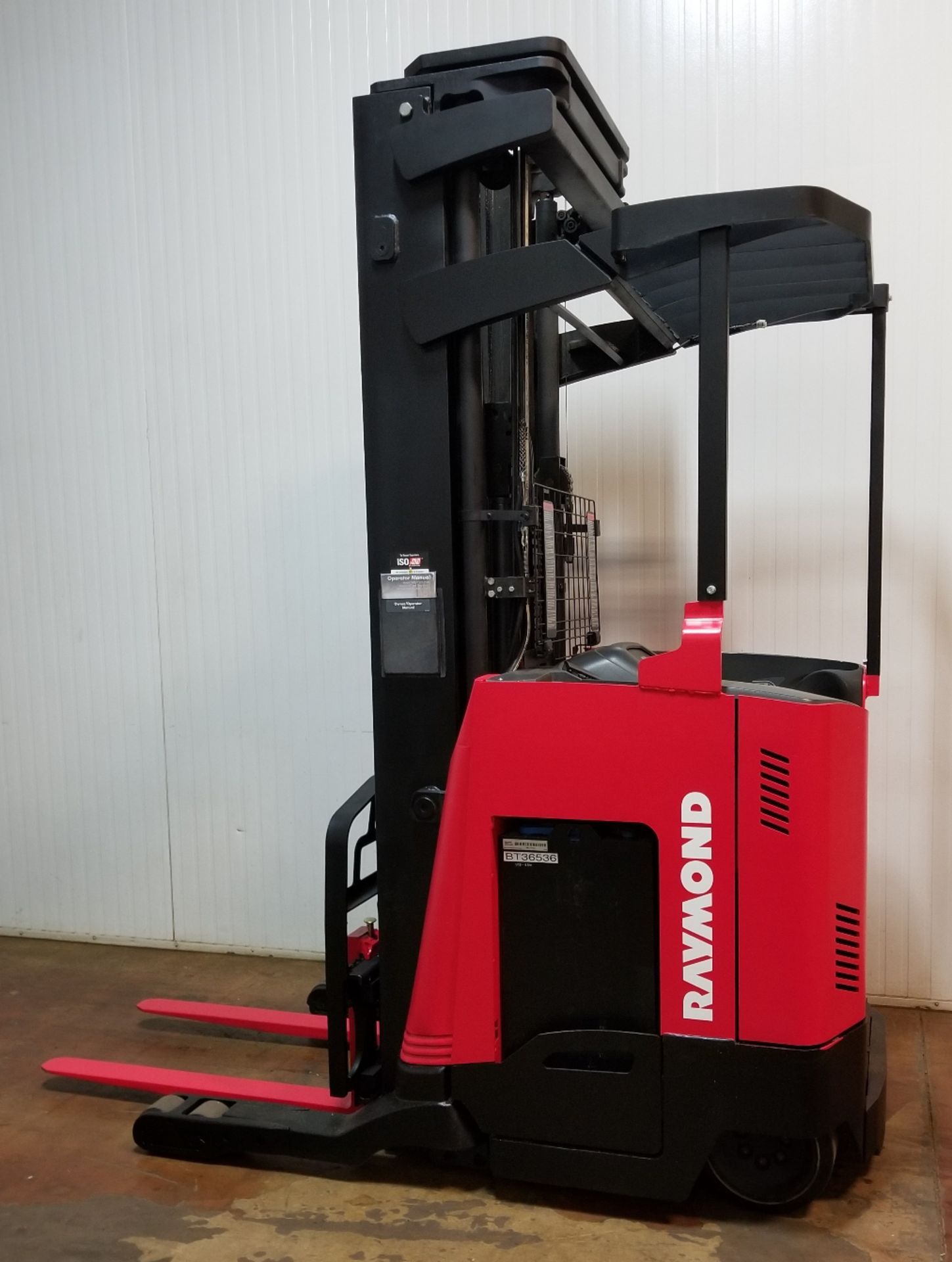 RAYMOND (2007) 7400-R45TT ELECTRIC REACH TRUCK WITH 4500 LBS. CAPACITY ...