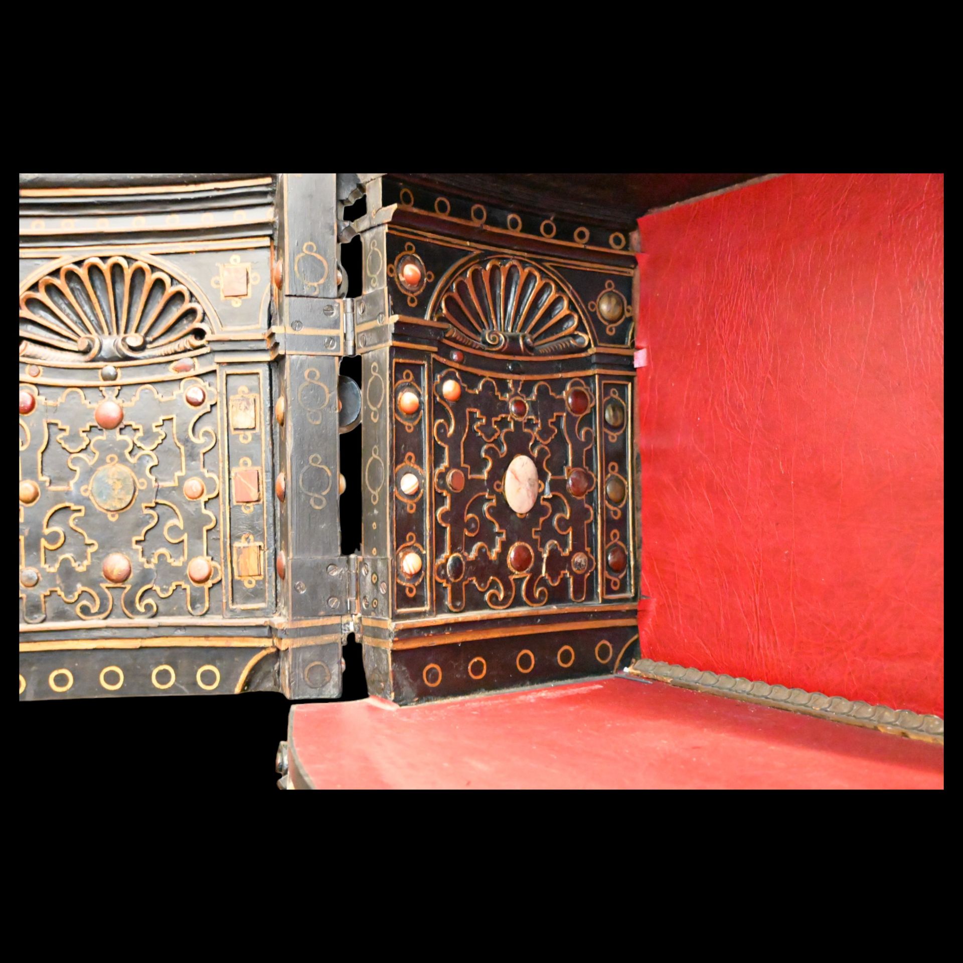 Extra rare 17th Century Carved Cabinet for relics from the castle in Dresden, Saxony, Germany. - Image 13 of 21